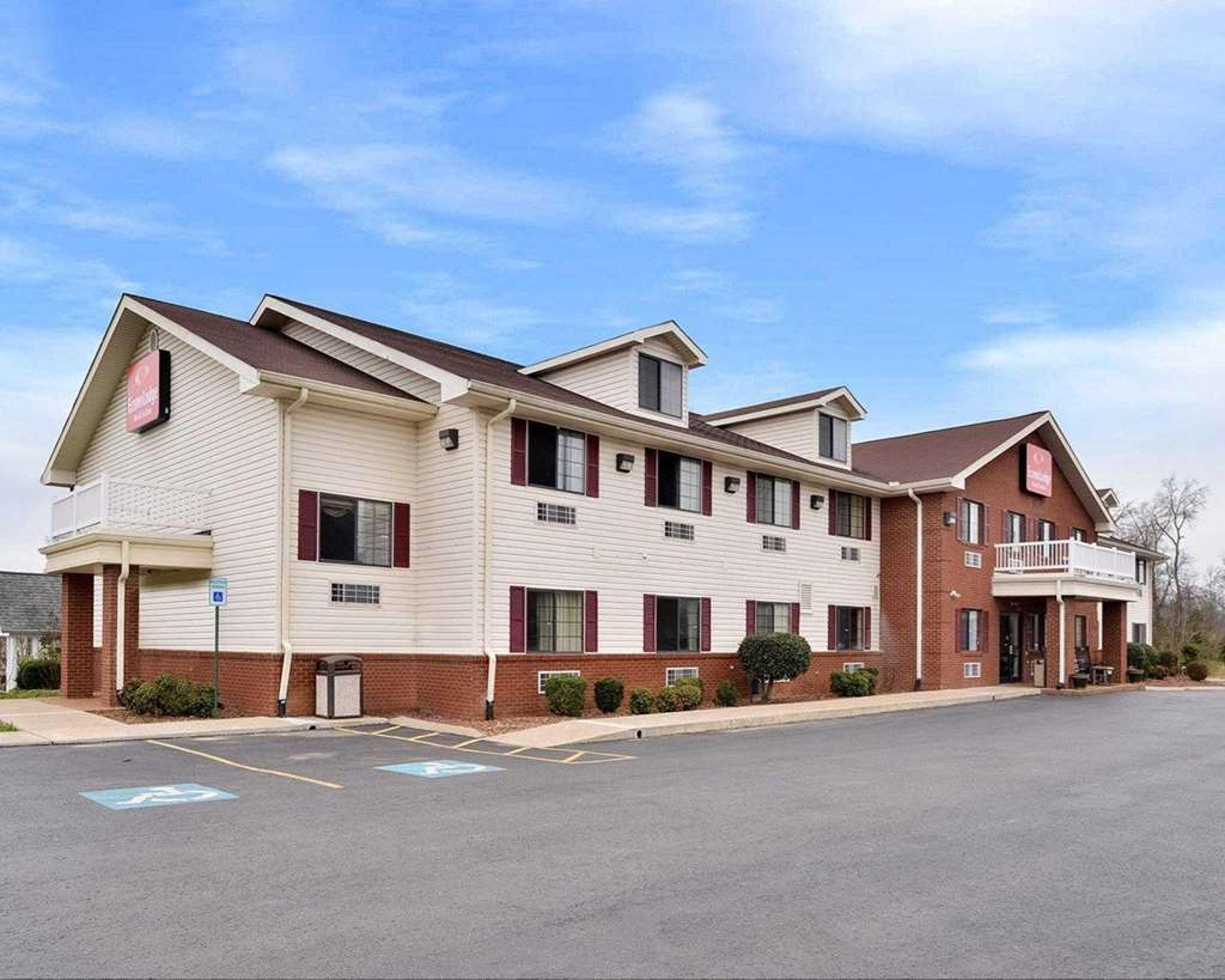 ECONO LODGE INN AND SUITES SHELBYVI
