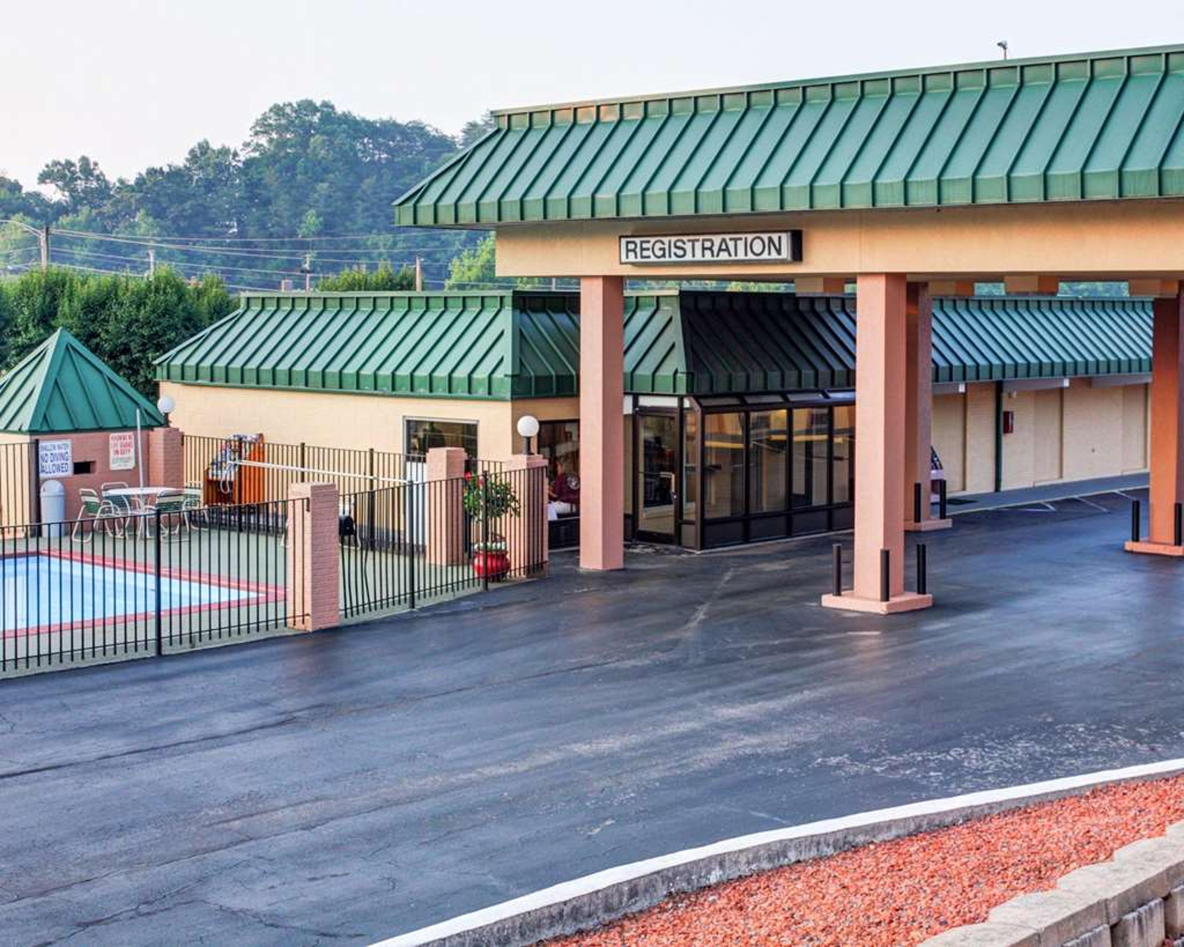 ECONO LODGE ROCKY TOP