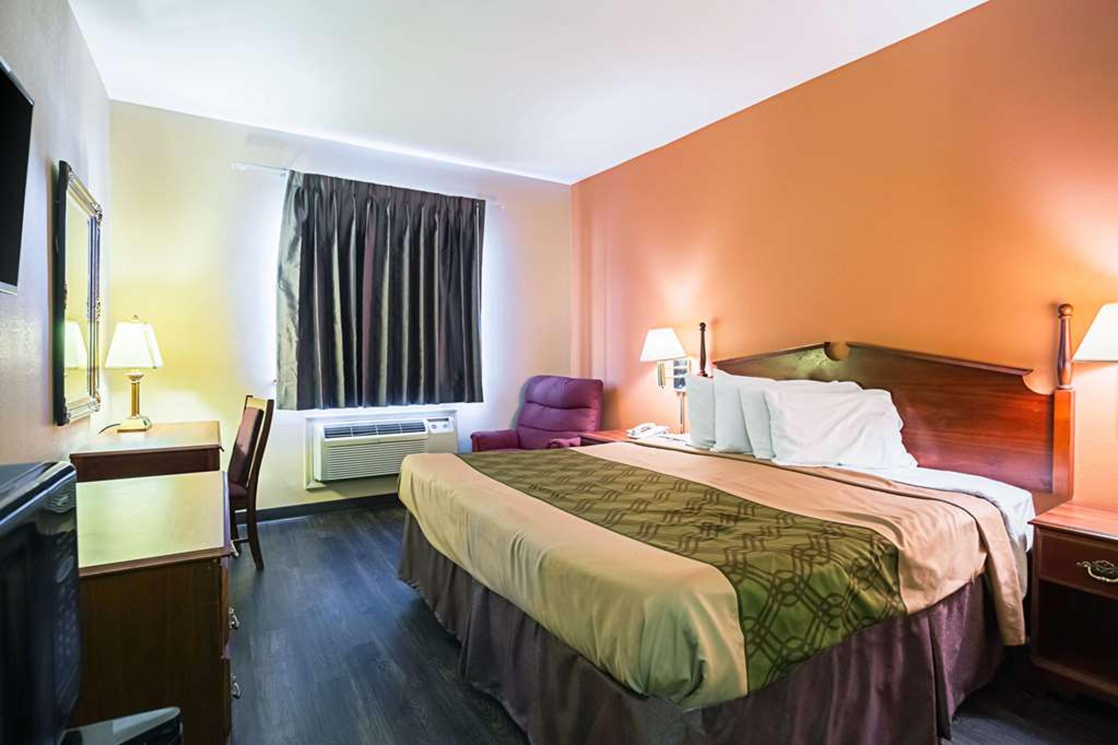 ECONO LODGE INN & SUITES