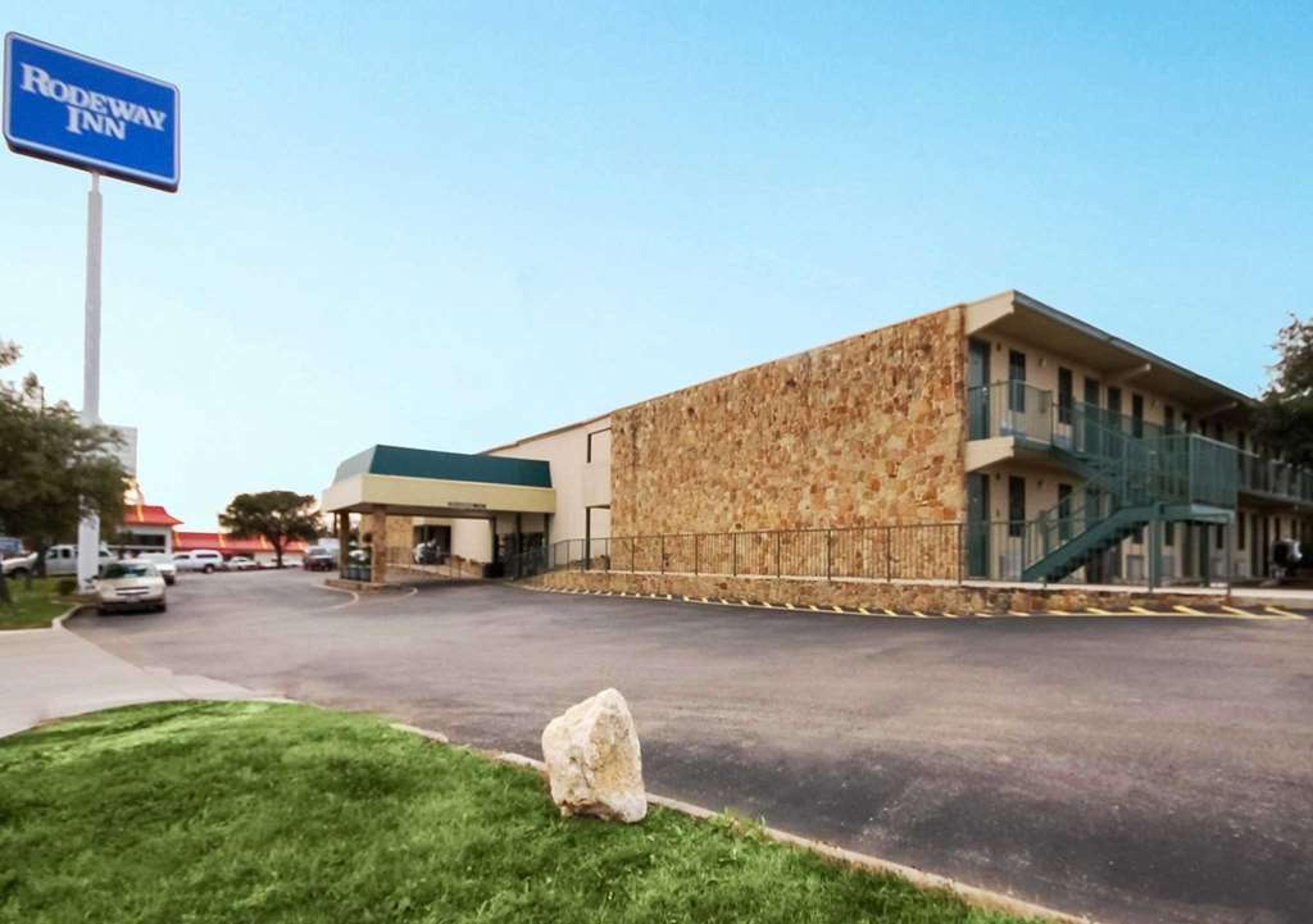 RODEWAY INN NEW BRAUNFELS - SAN ANT