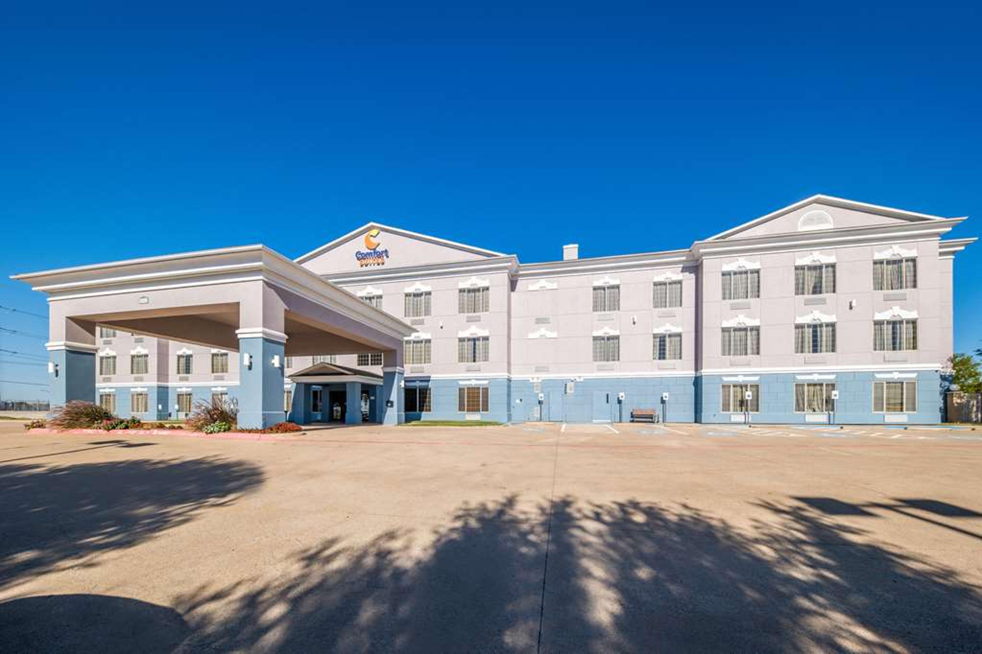 COMFORT SUITES ROANOKE - FORT WORTH
