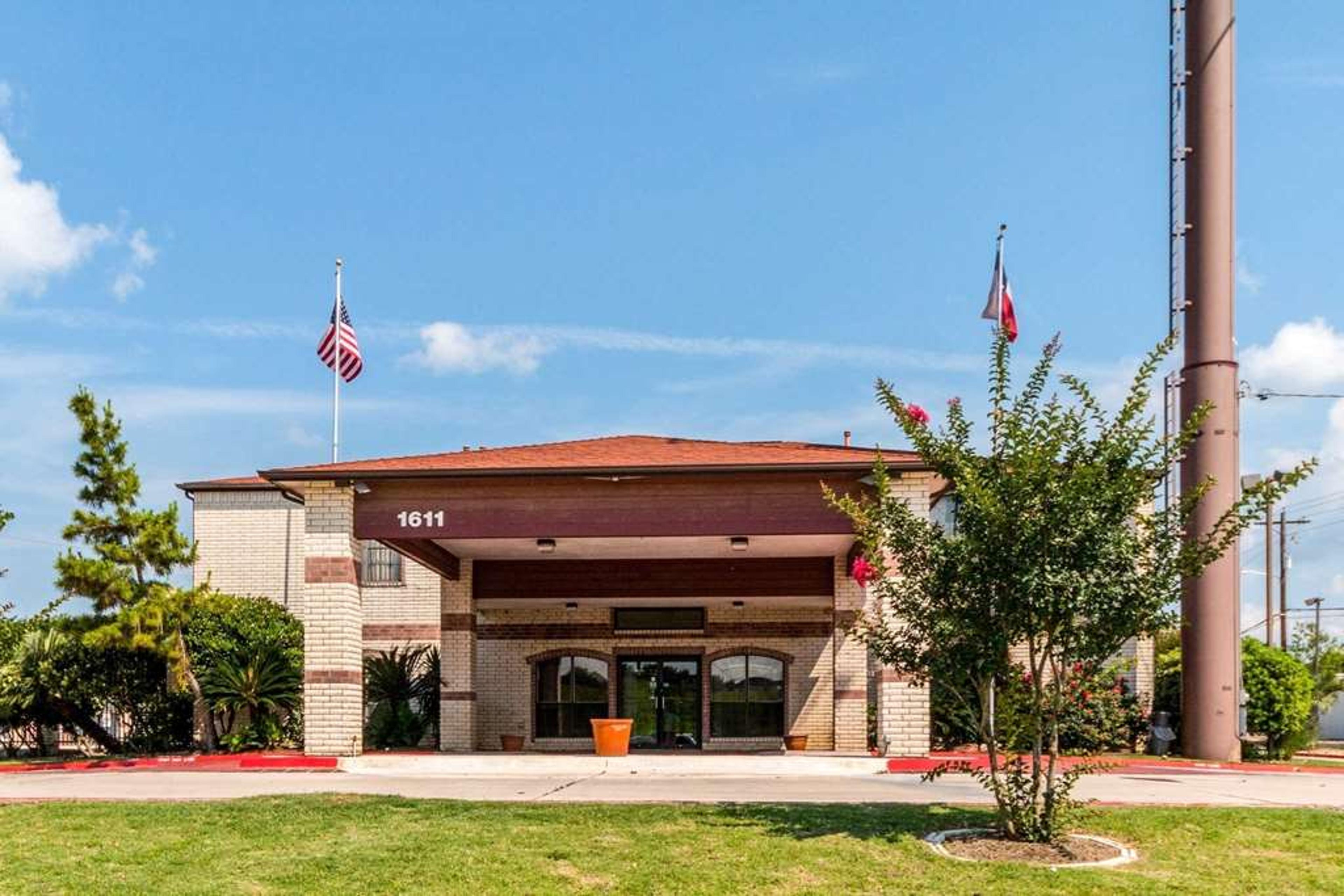 QUALITY INN UNIVERSITY NEAR DOWNTOW