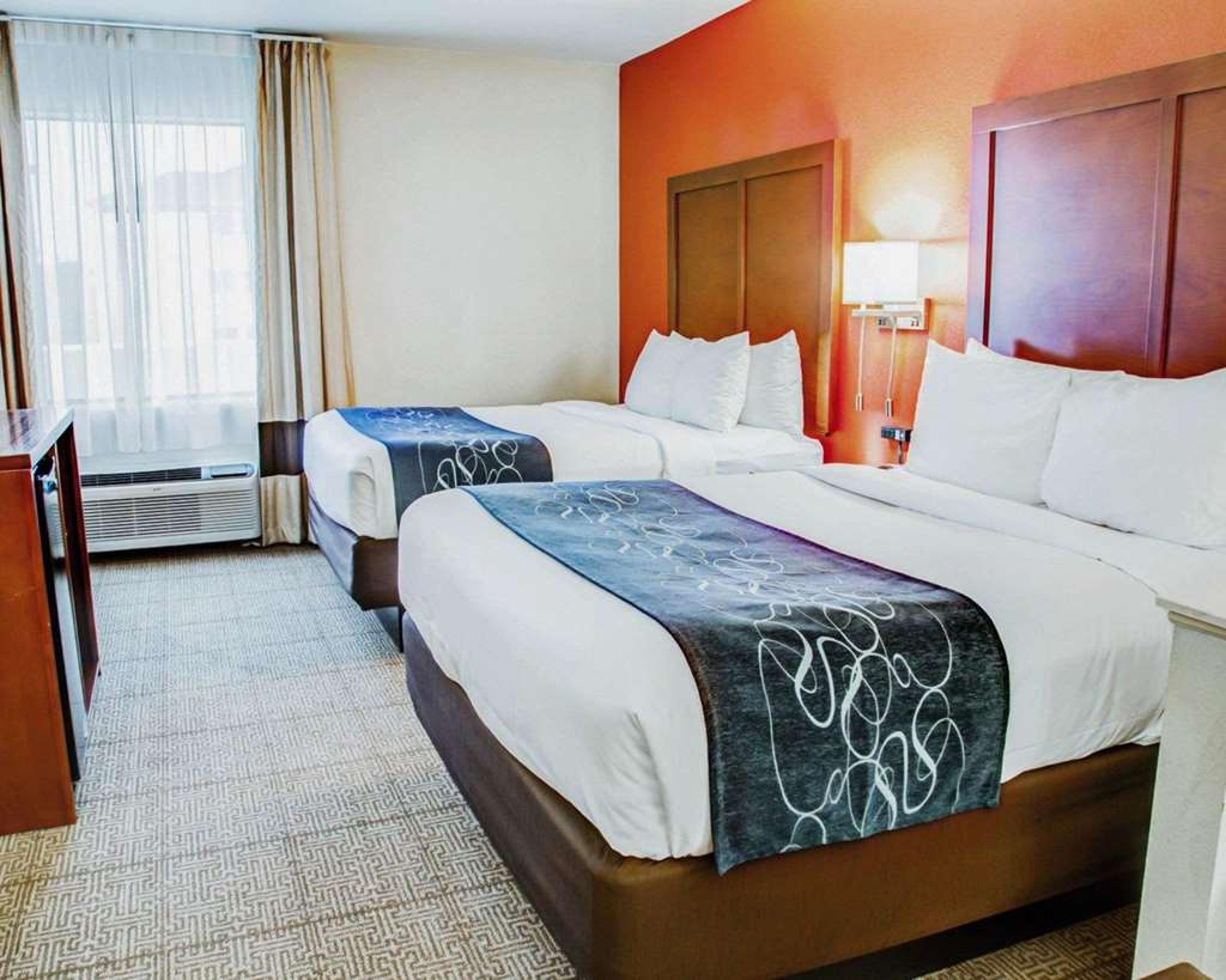 COMFORT INN & SUITES