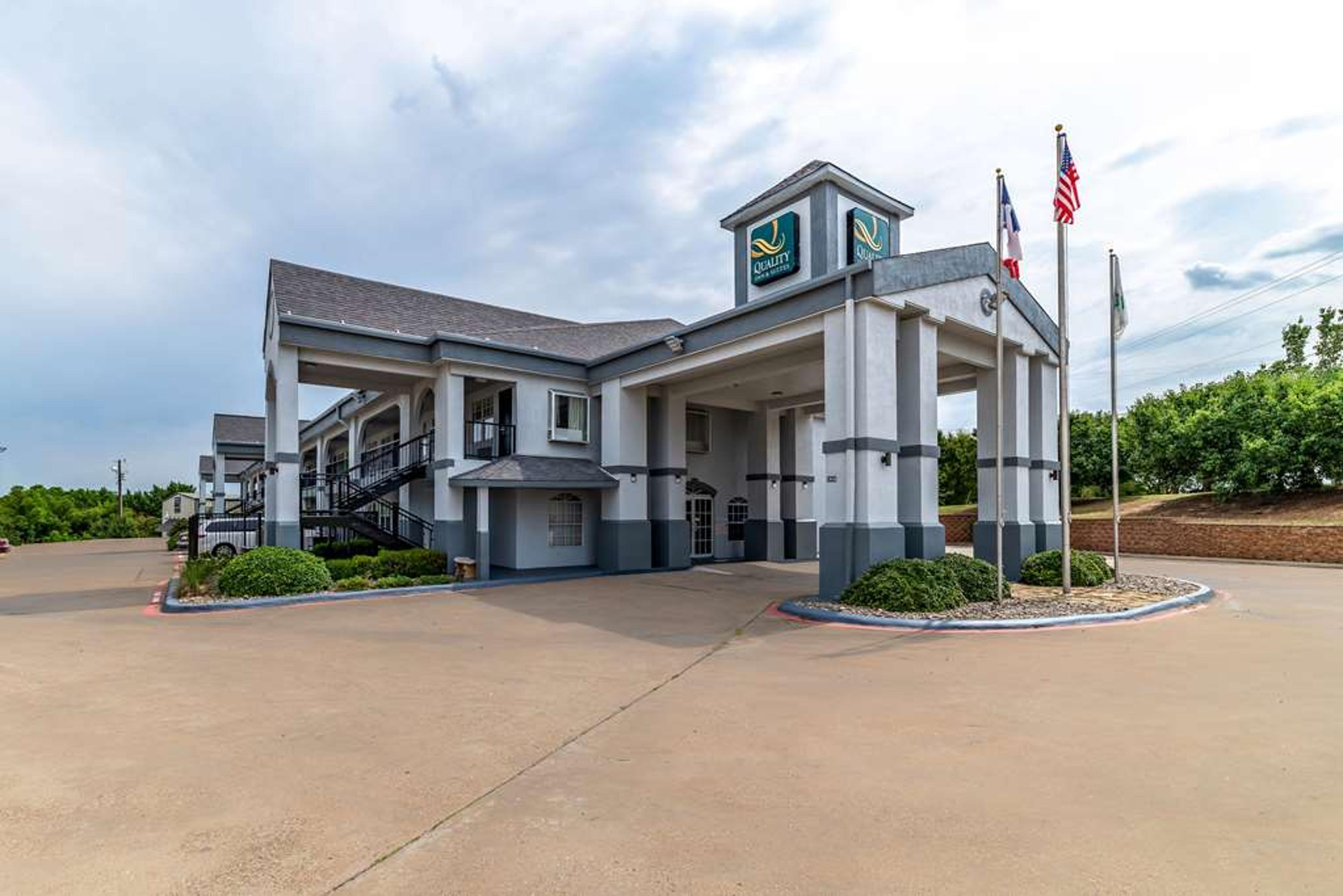 QUALITY INN & SUITES CANTON