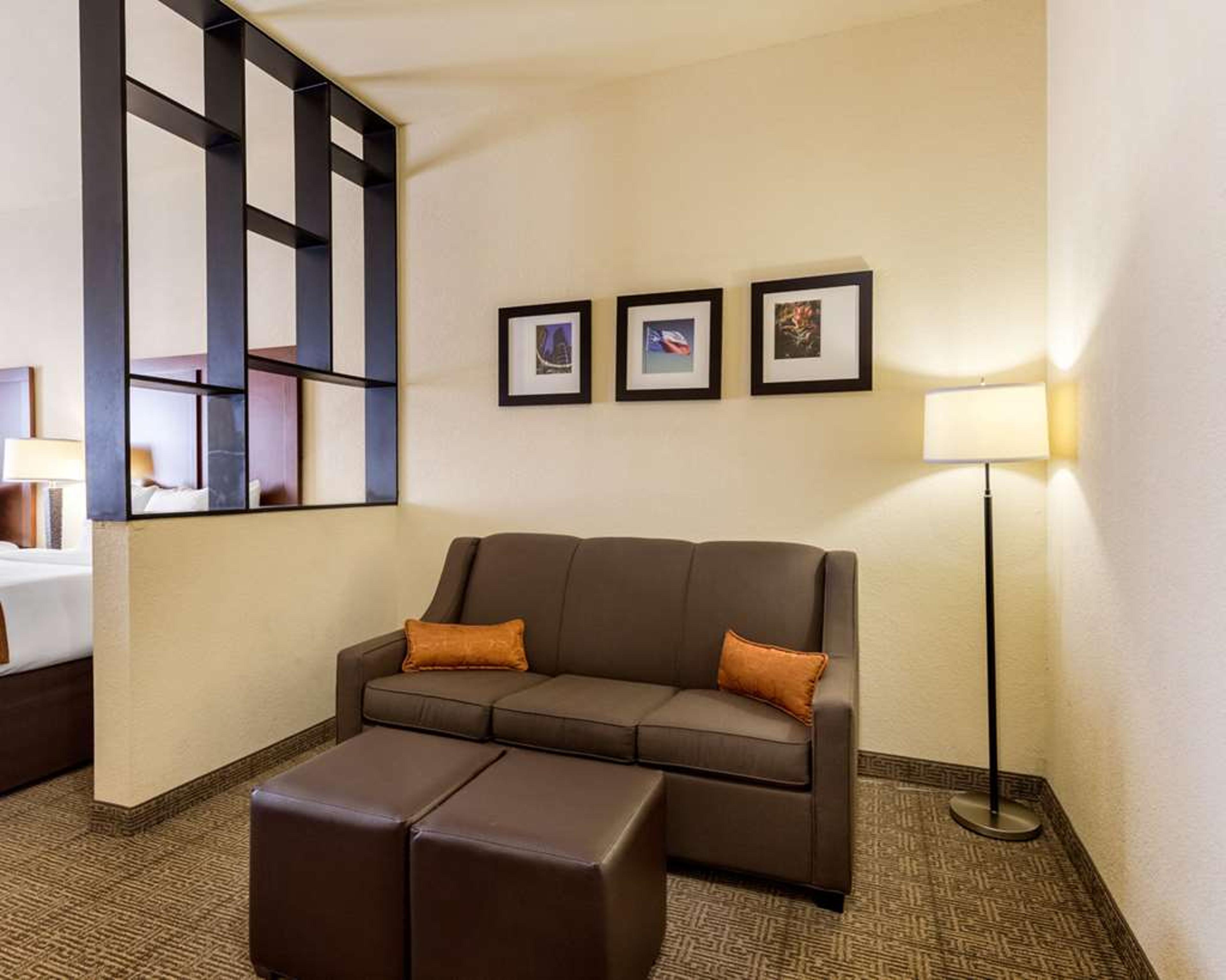 COMFORT SUITES NEAR NASA - CLEAR LA