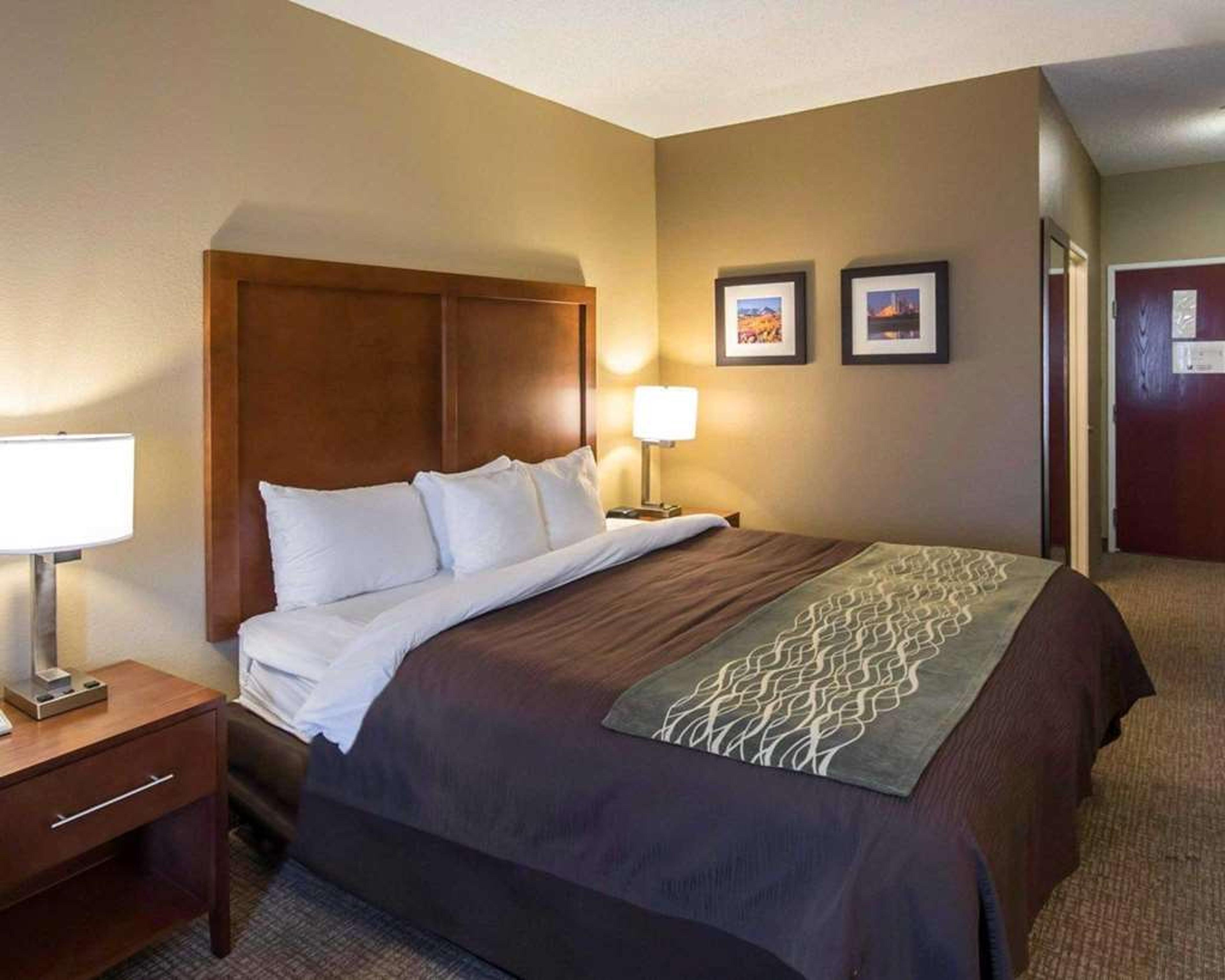 COMFORT INN AND SUITES