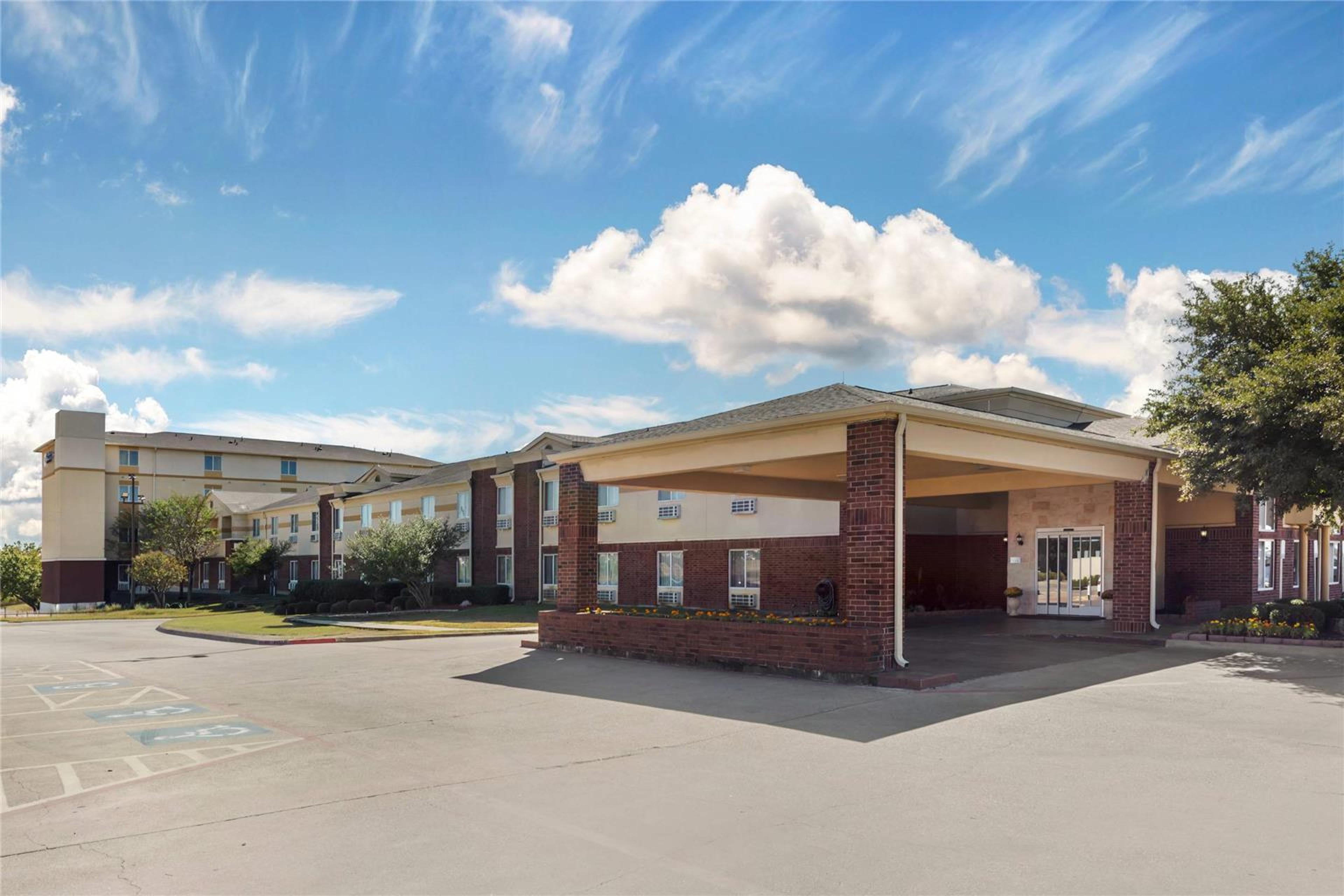 COMFORT INN AND SUITES