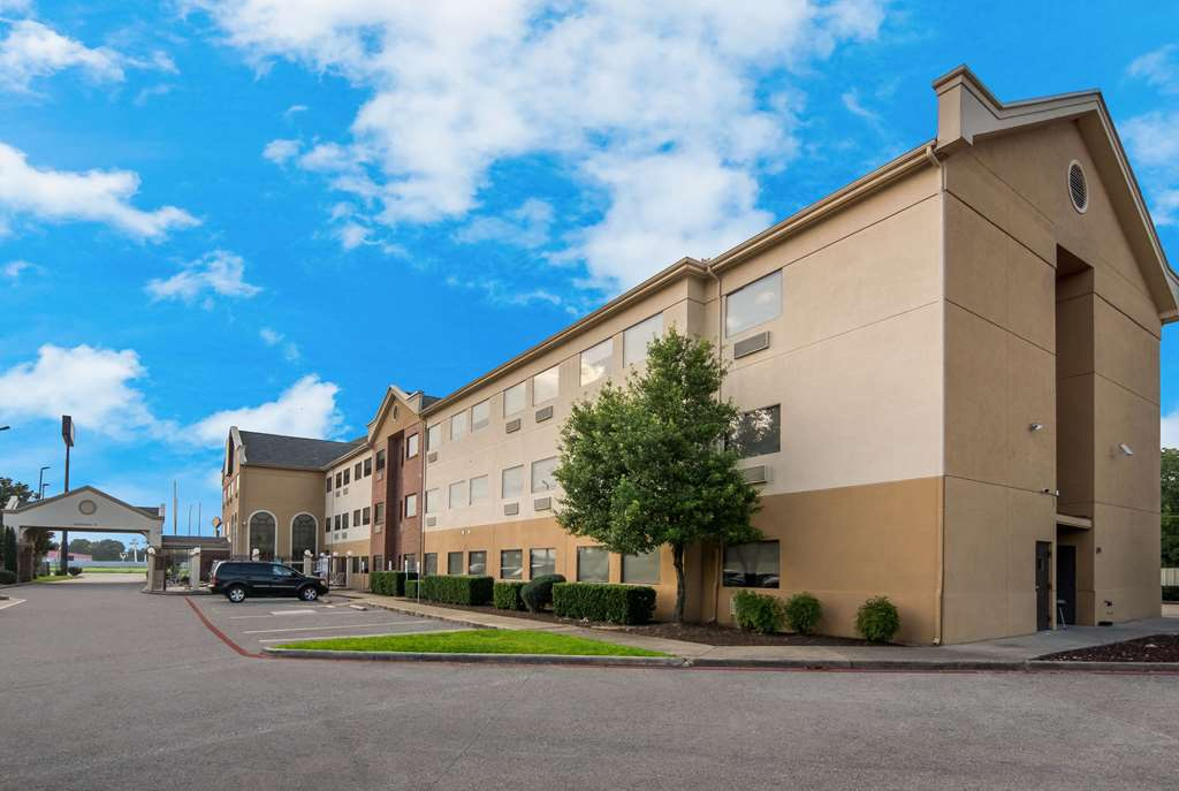 QUALITY INN & SUITES