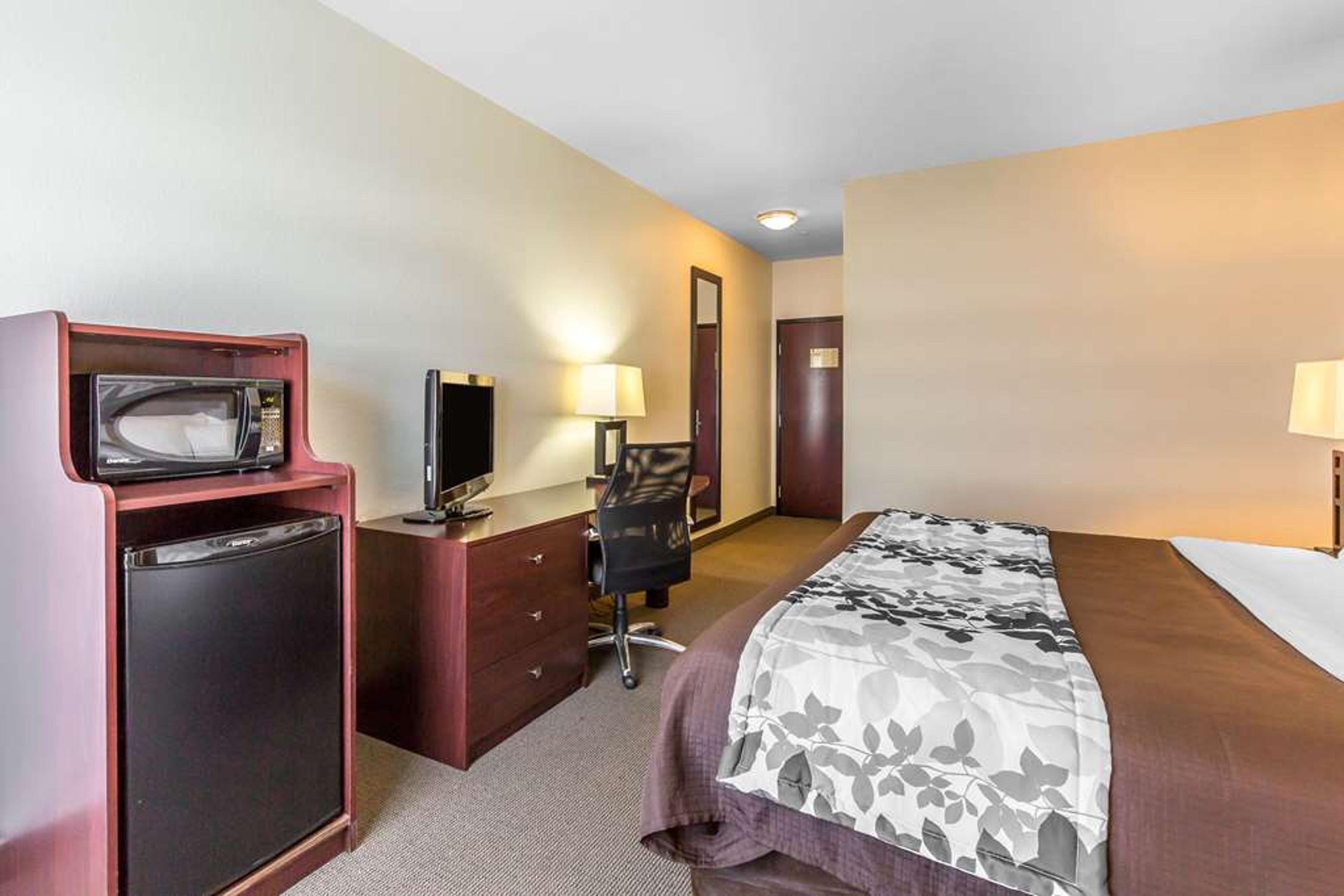 SLEEP INN AND SUITES BUSH INTERCONT