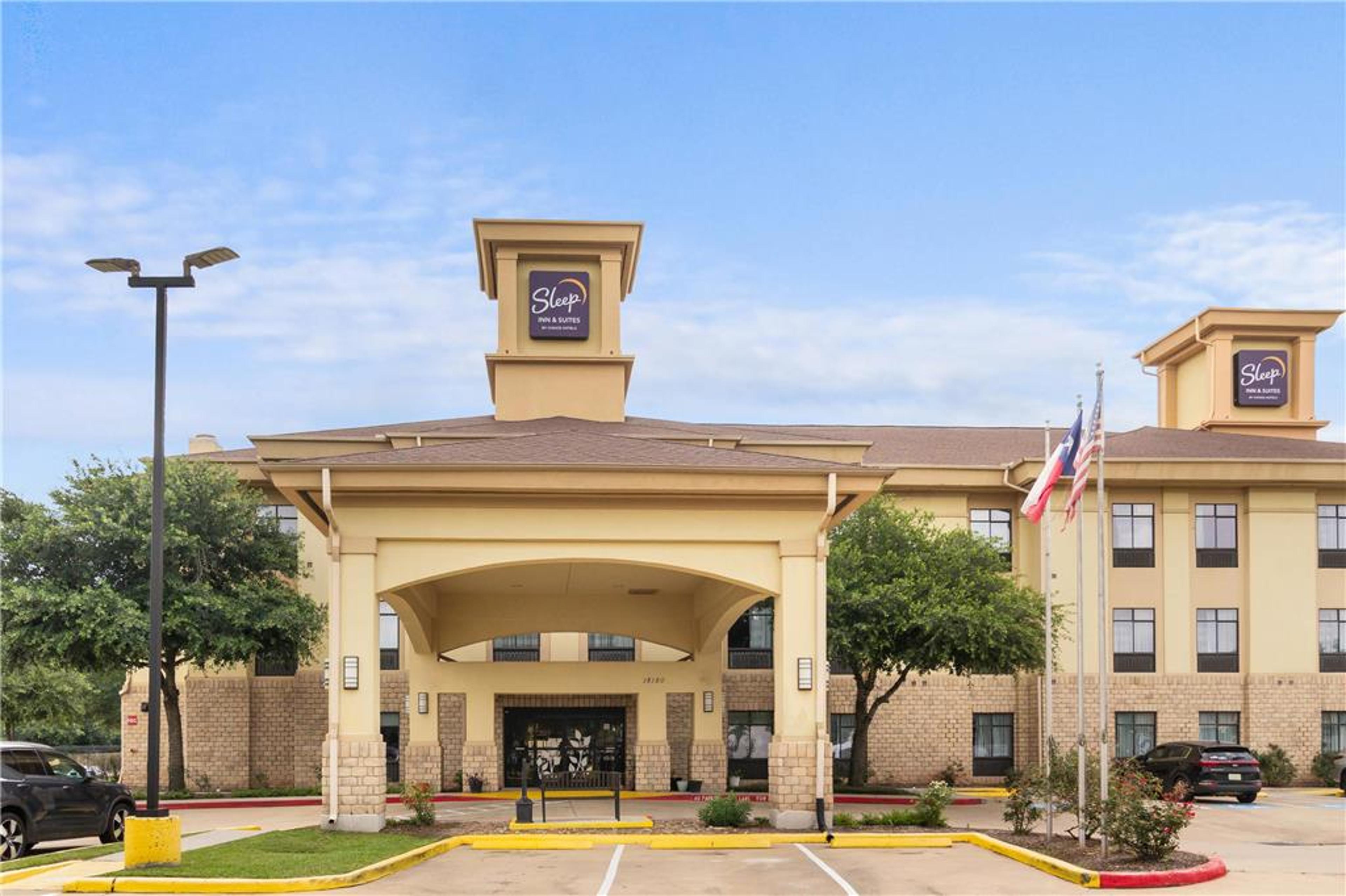 SLEEP INN AND SUITES BUSH INTERCONT