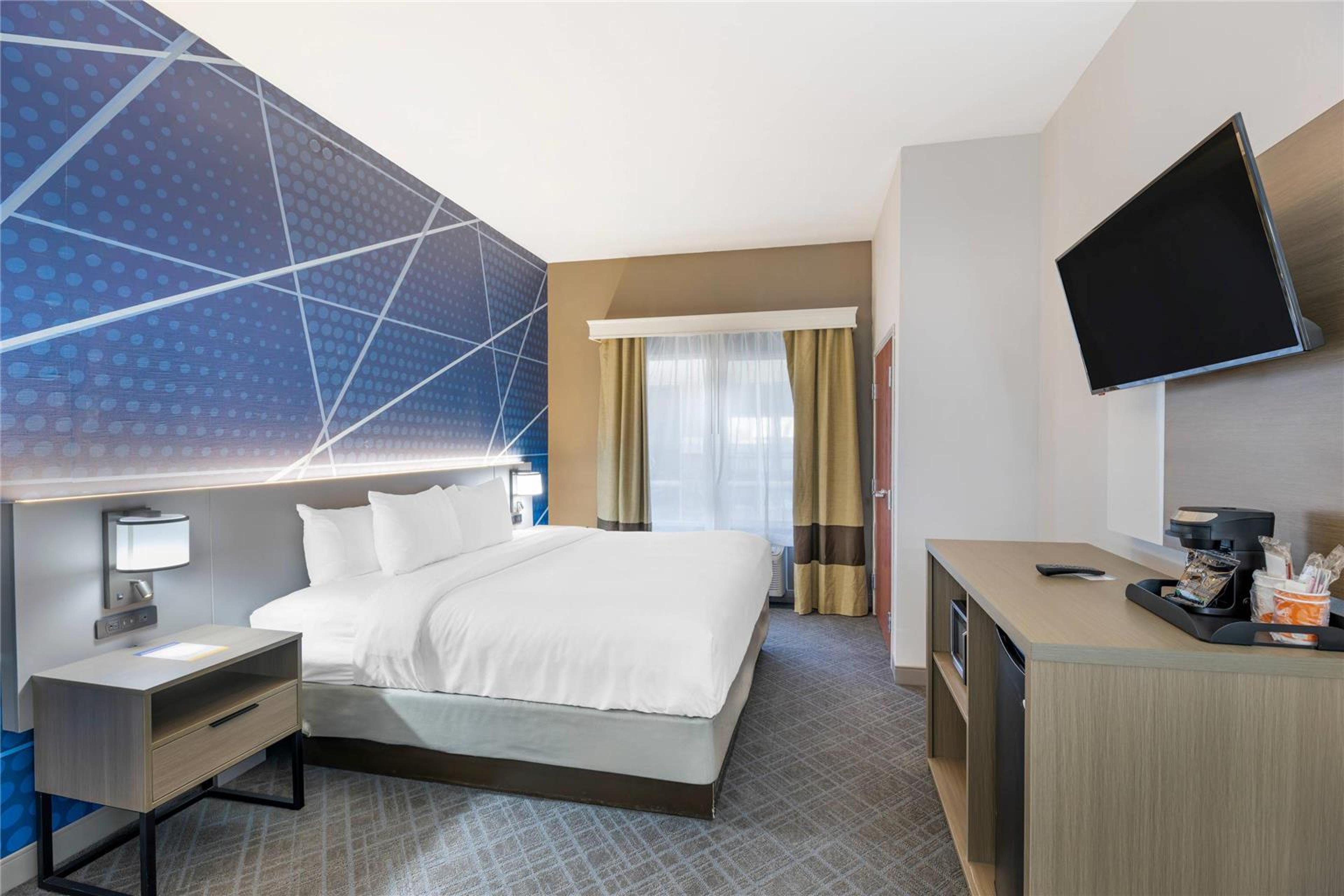 COMFORT SUITES