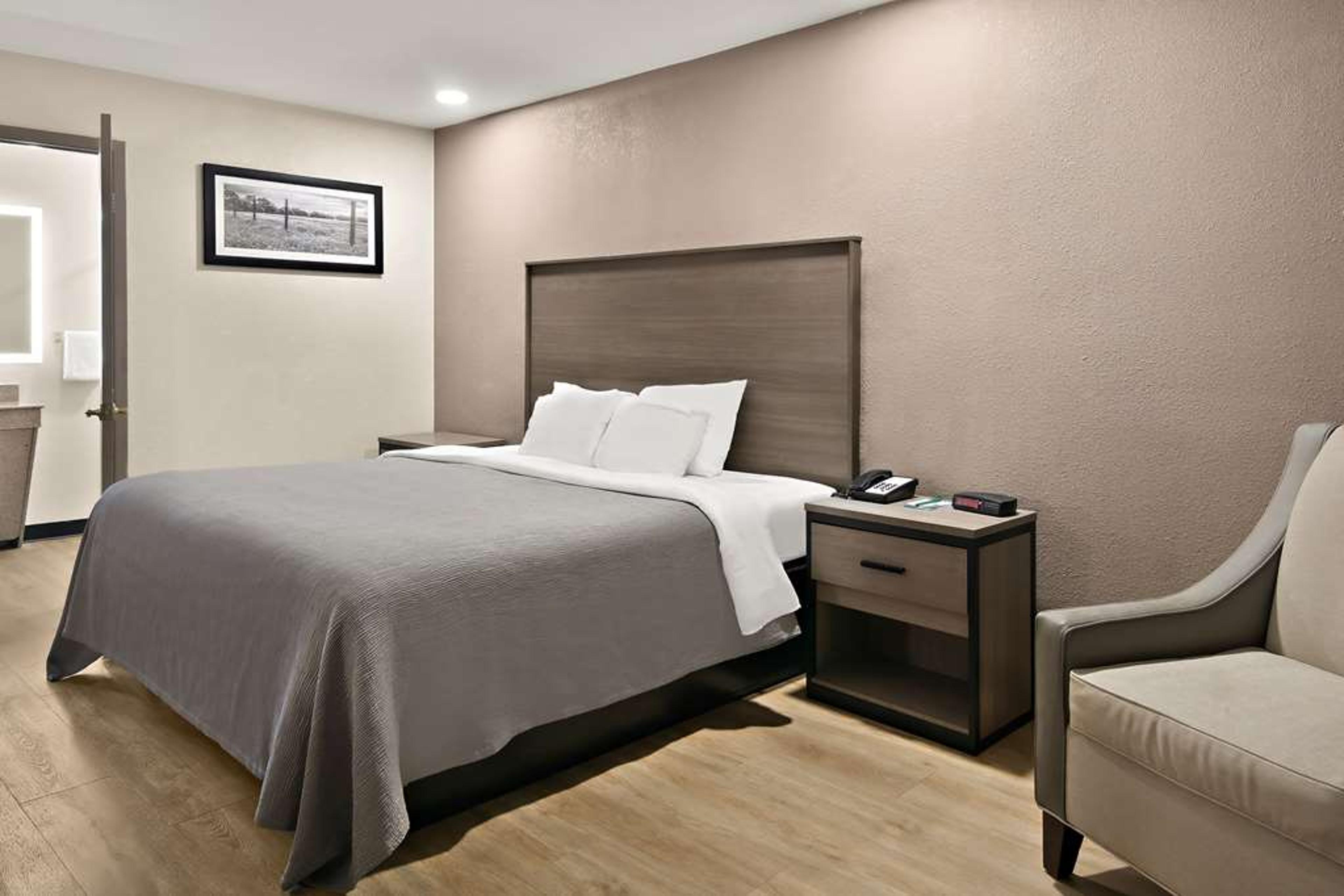 QUALITY INN & SUITES