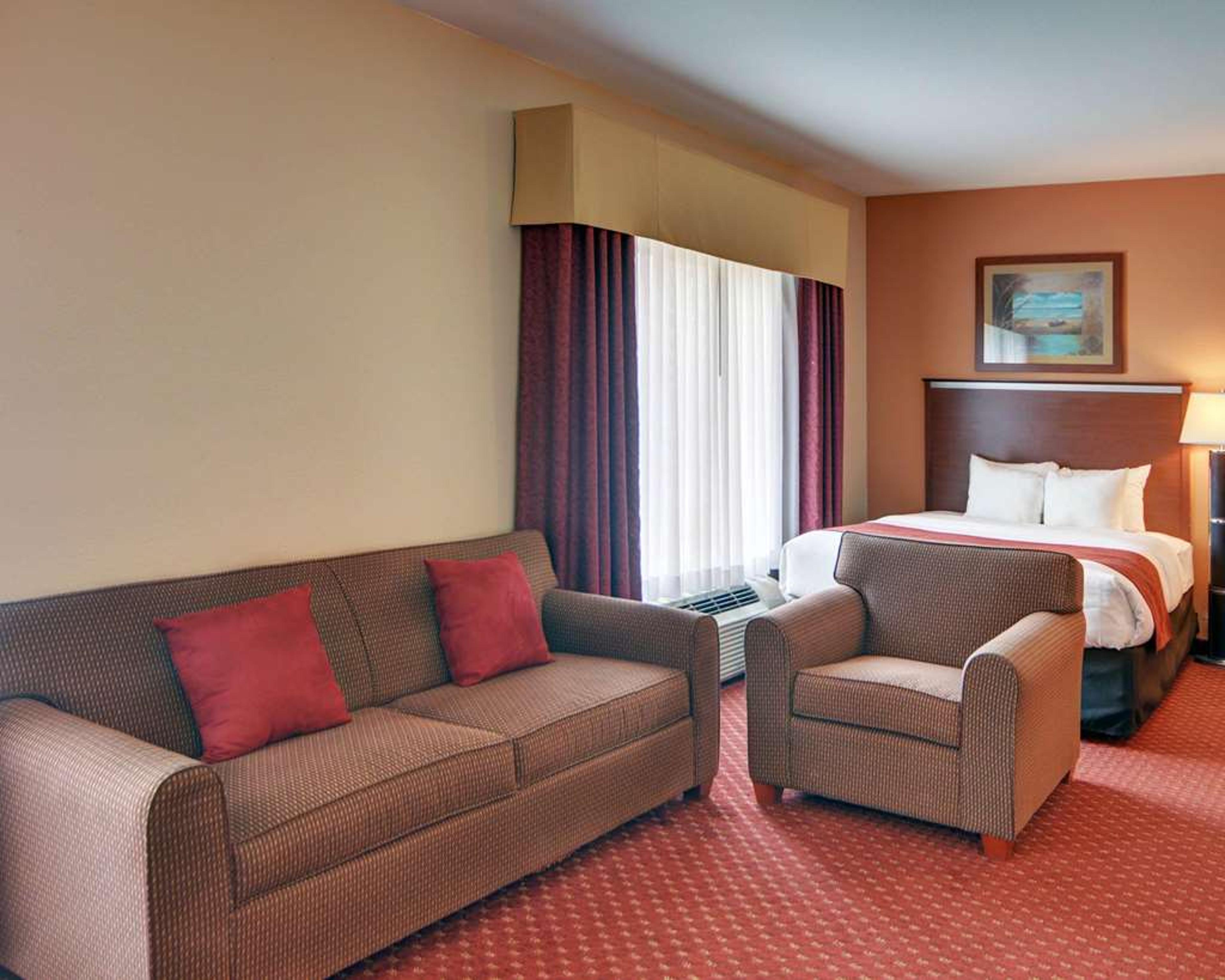 Quality Suites Near Cedar Creek Lake