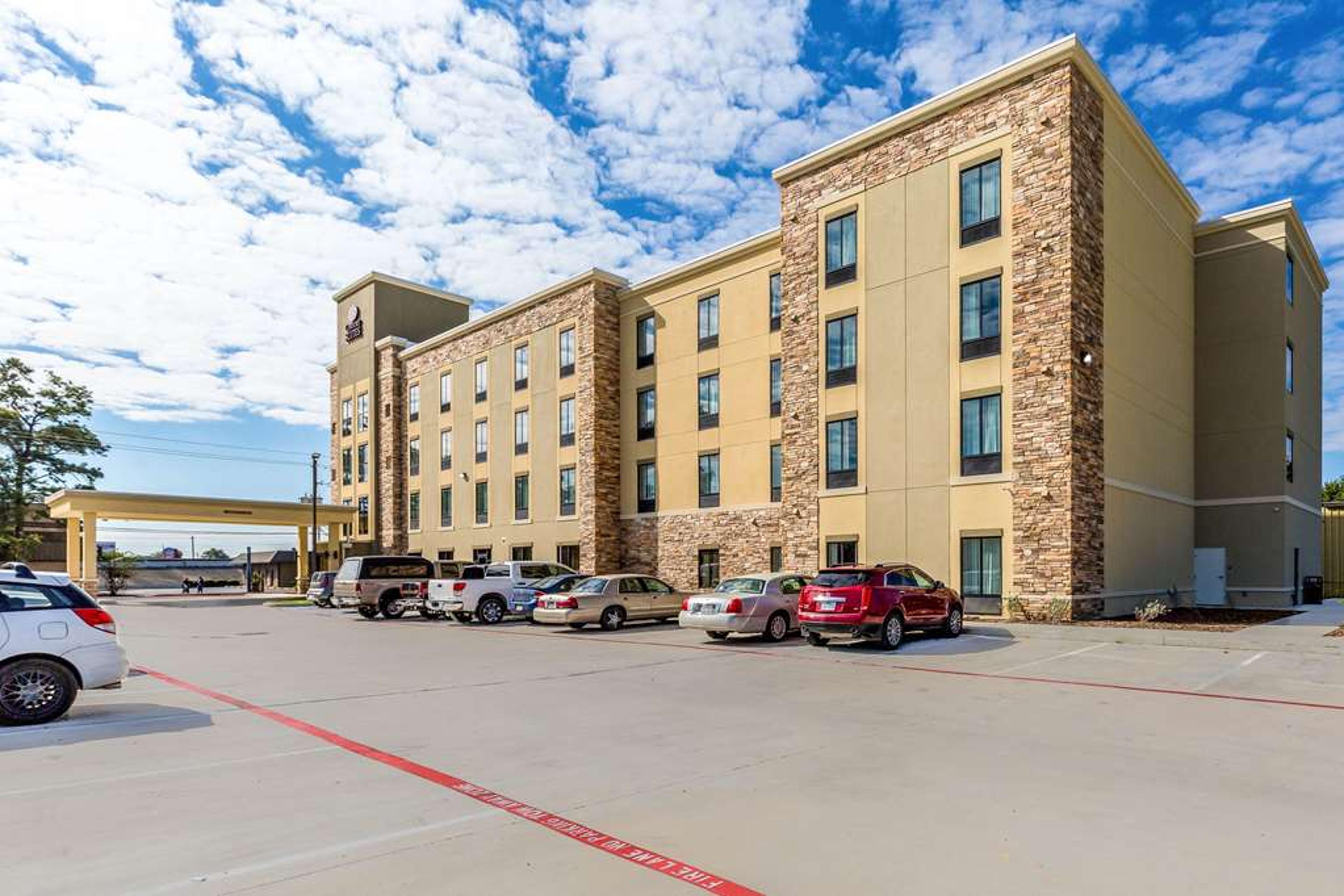 COMFORT SUITES