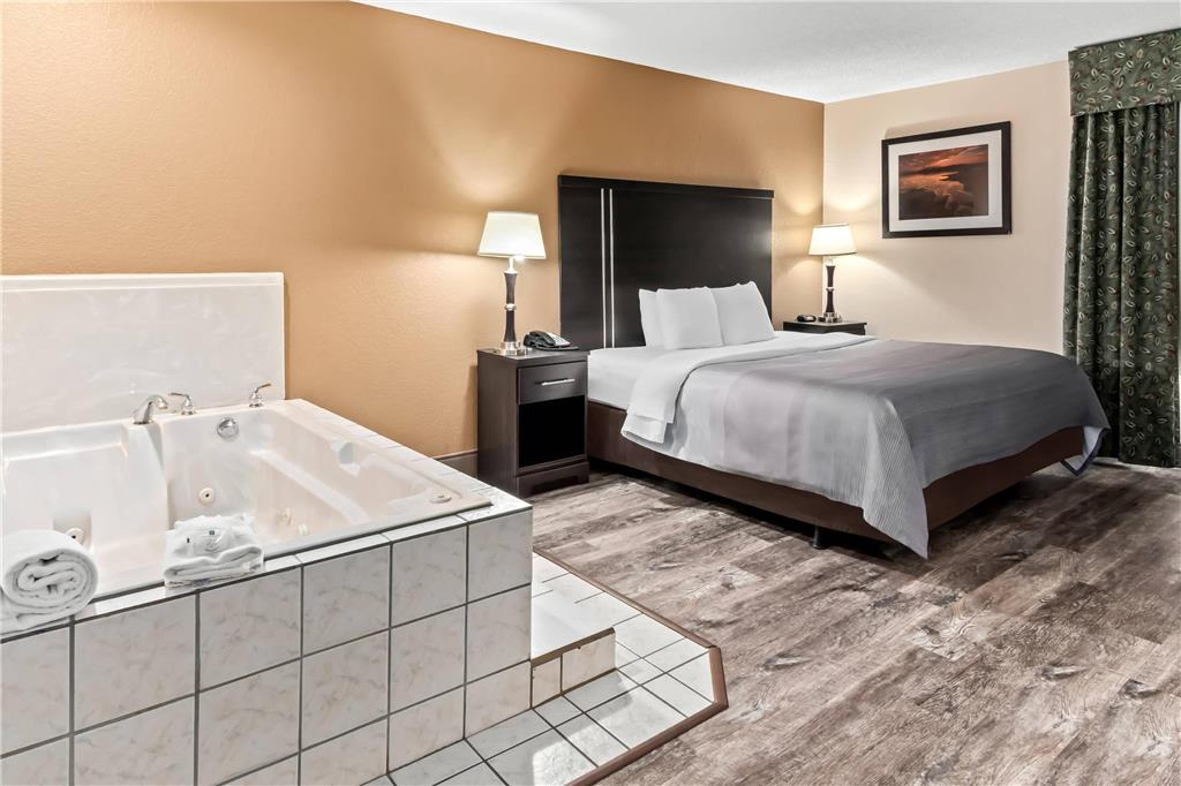 QUALITY INN AND SUITES - GRANBURY