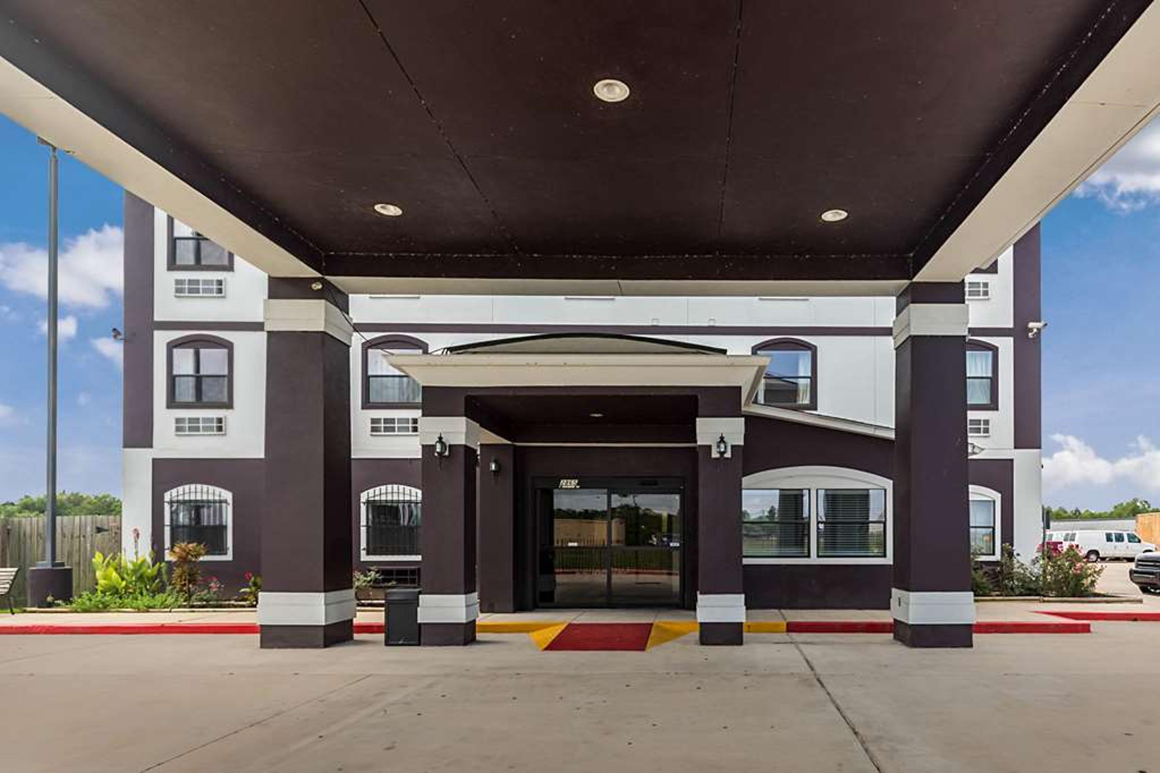 SUBURBAN STUDIOS BEAUMONT