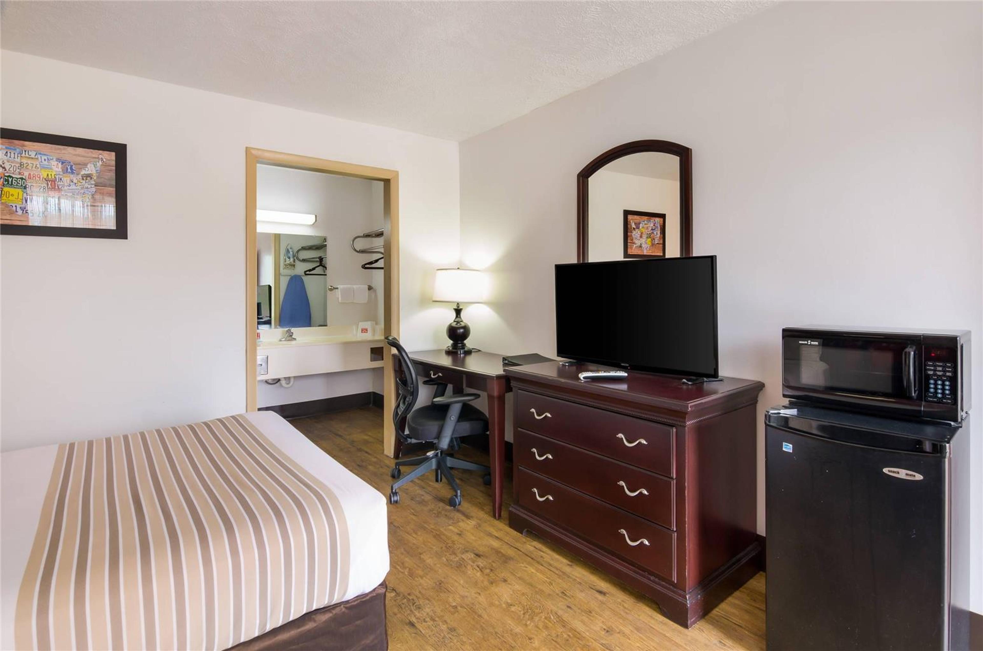 ECONO LODGE MARION I-81