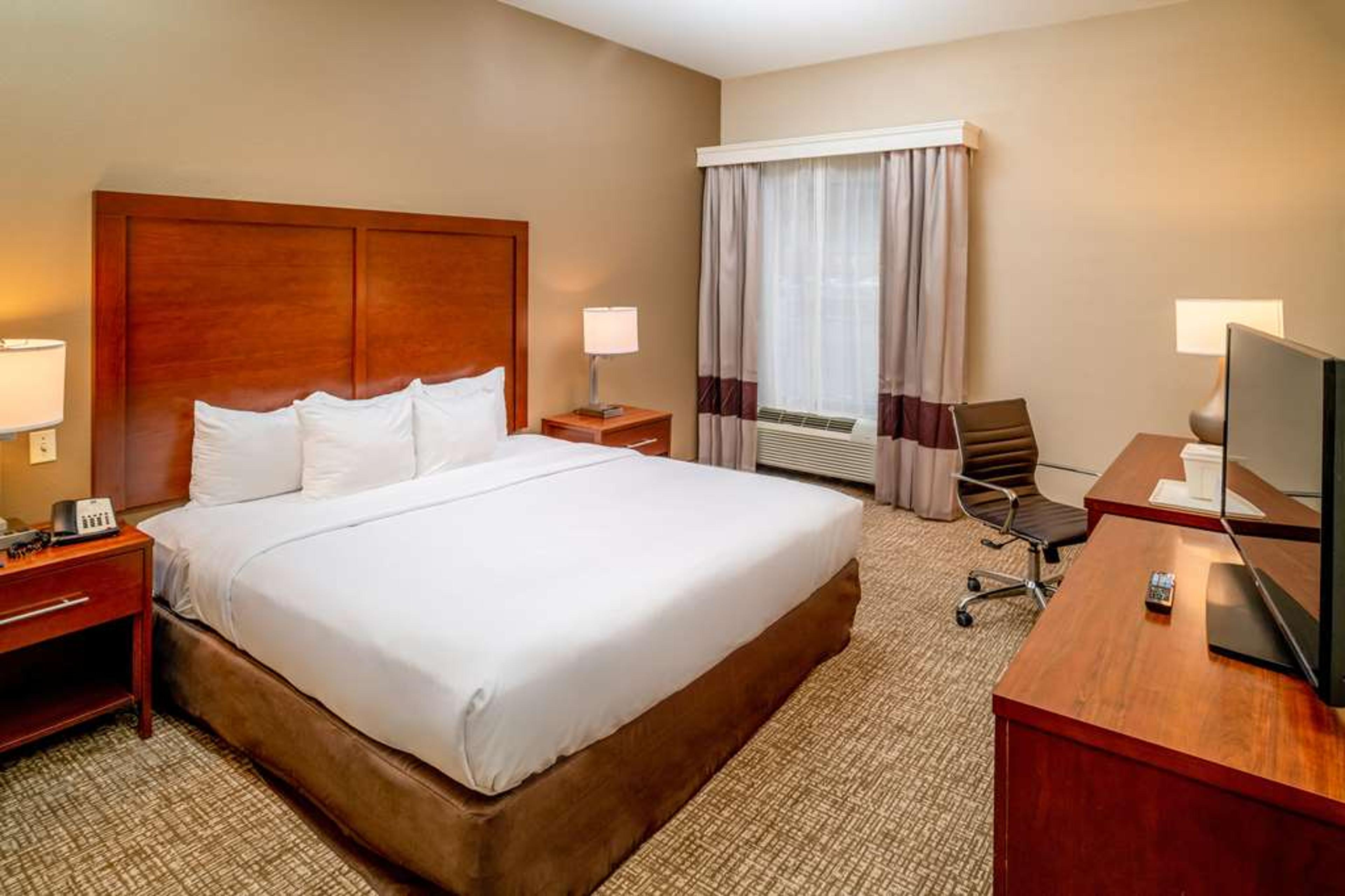 COMFORT INN AND SUITES