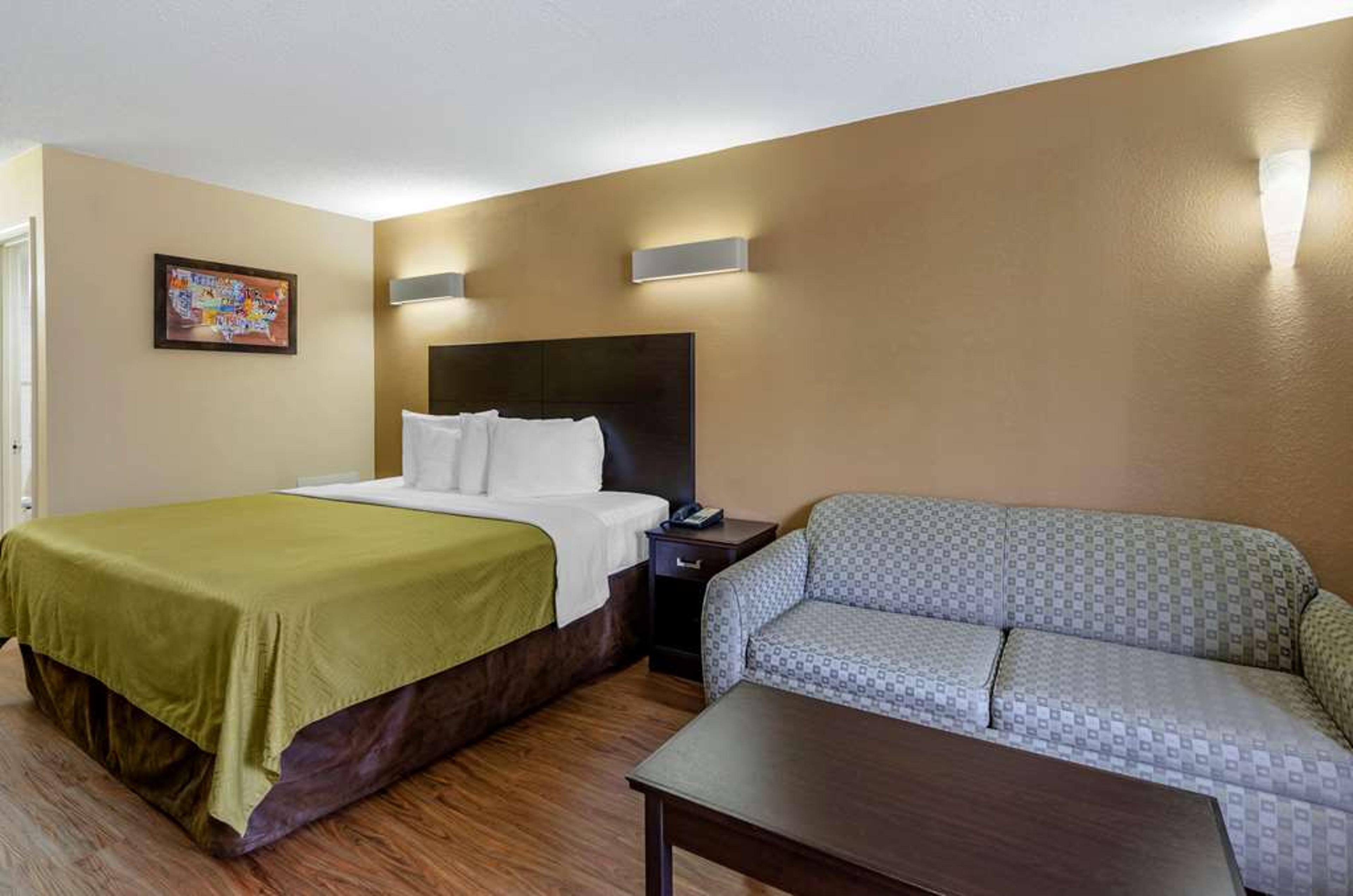 ECONO LODGE CIVIC CENTER