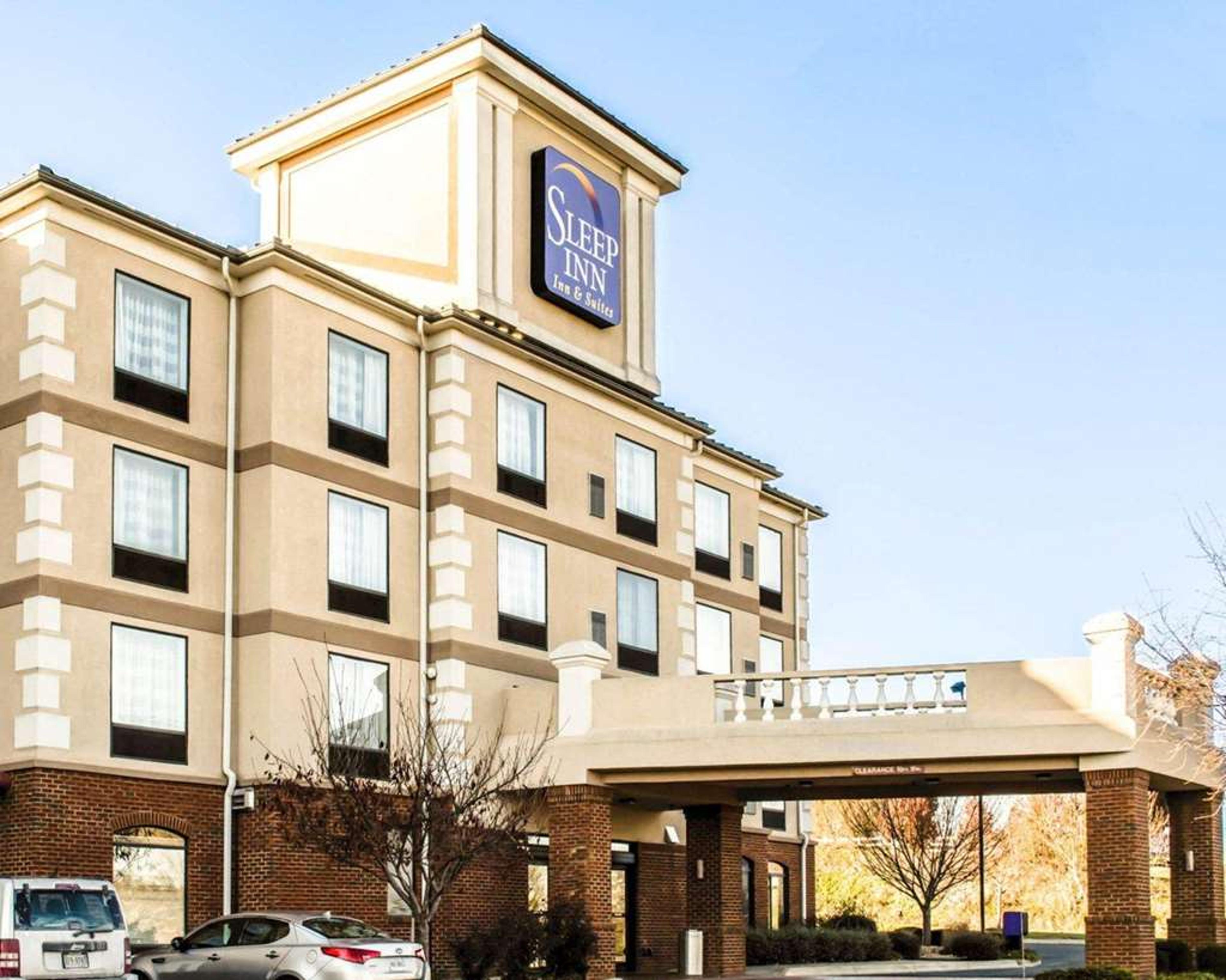 SLEEP INN AND SUITES VIRGINIA HORSE