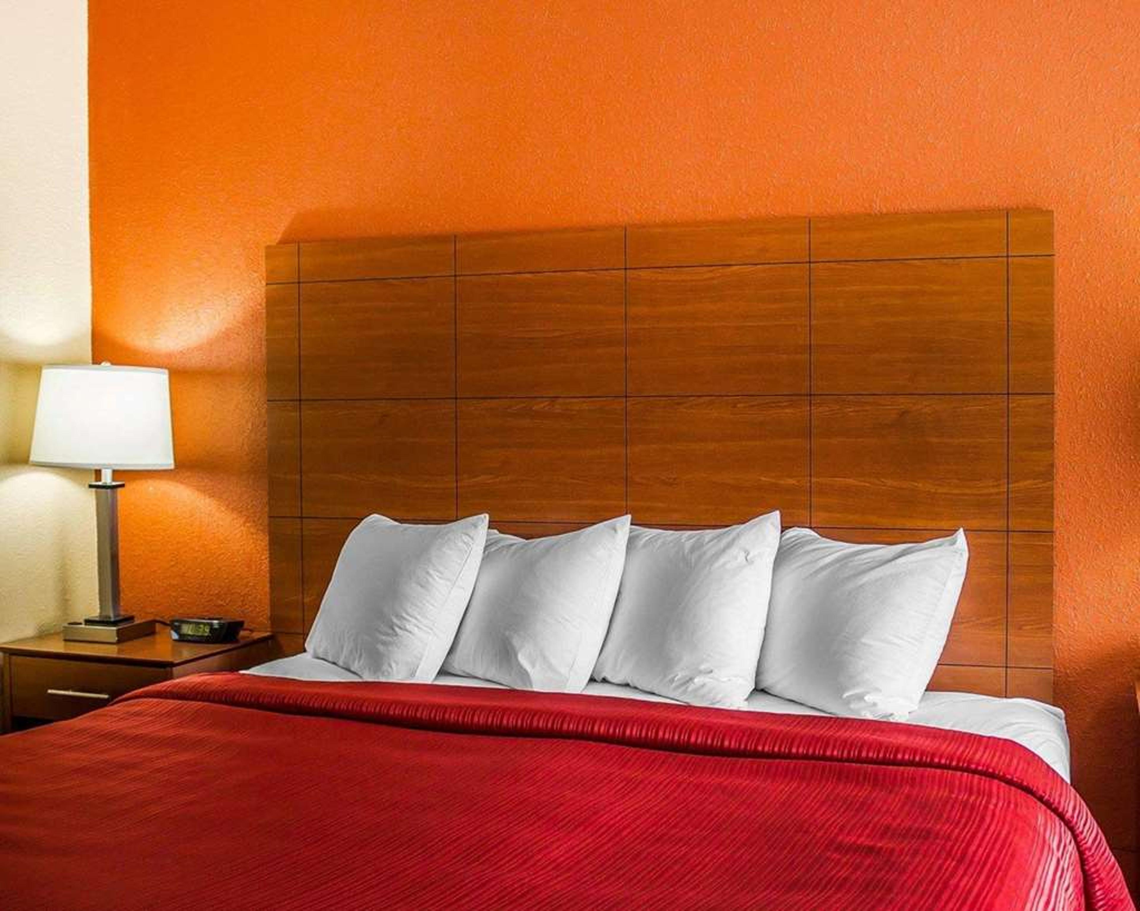 QUALITY INN MANITOWOC