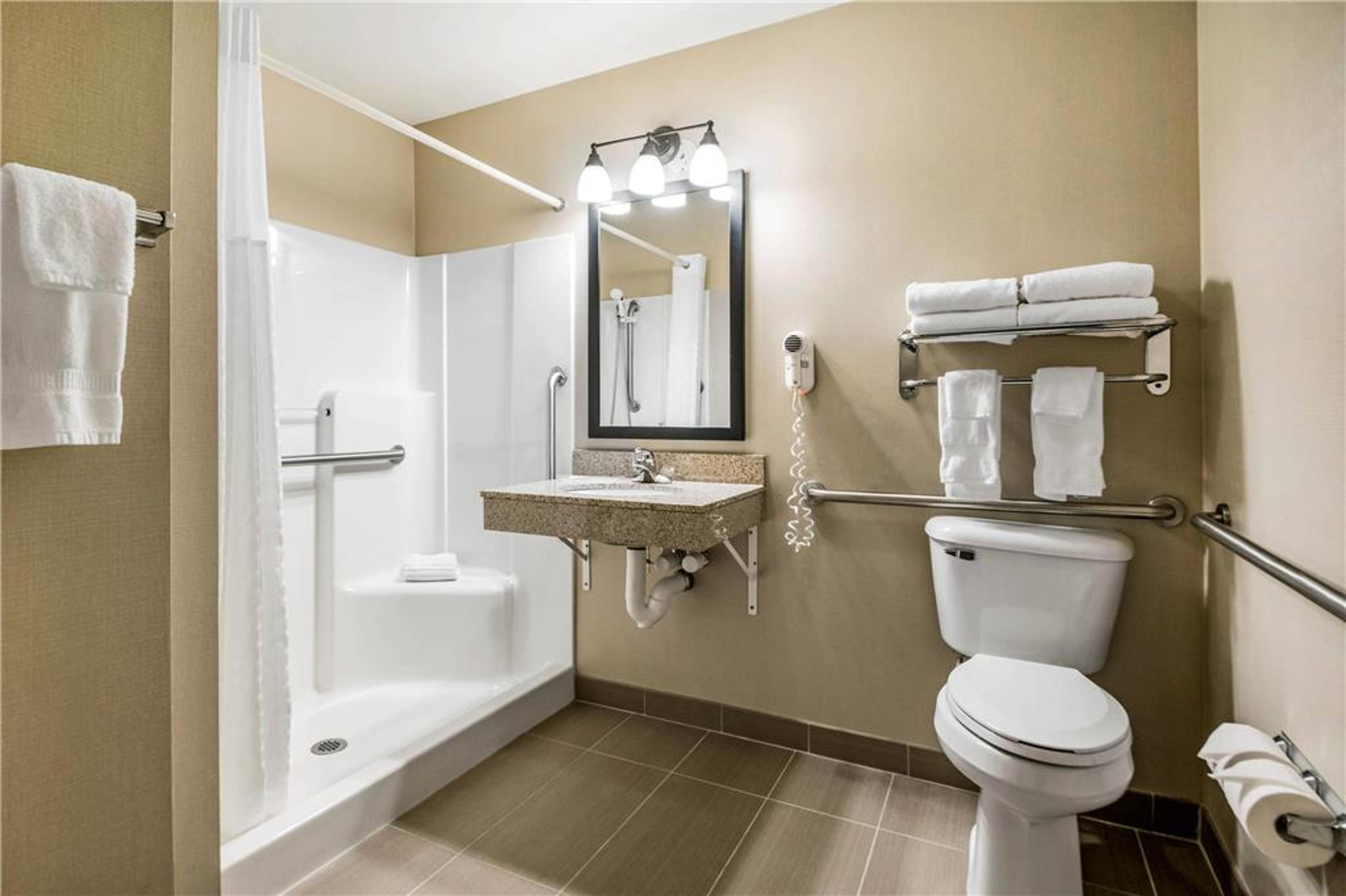 COMFORT SUITES AT PAR 4 RESORT