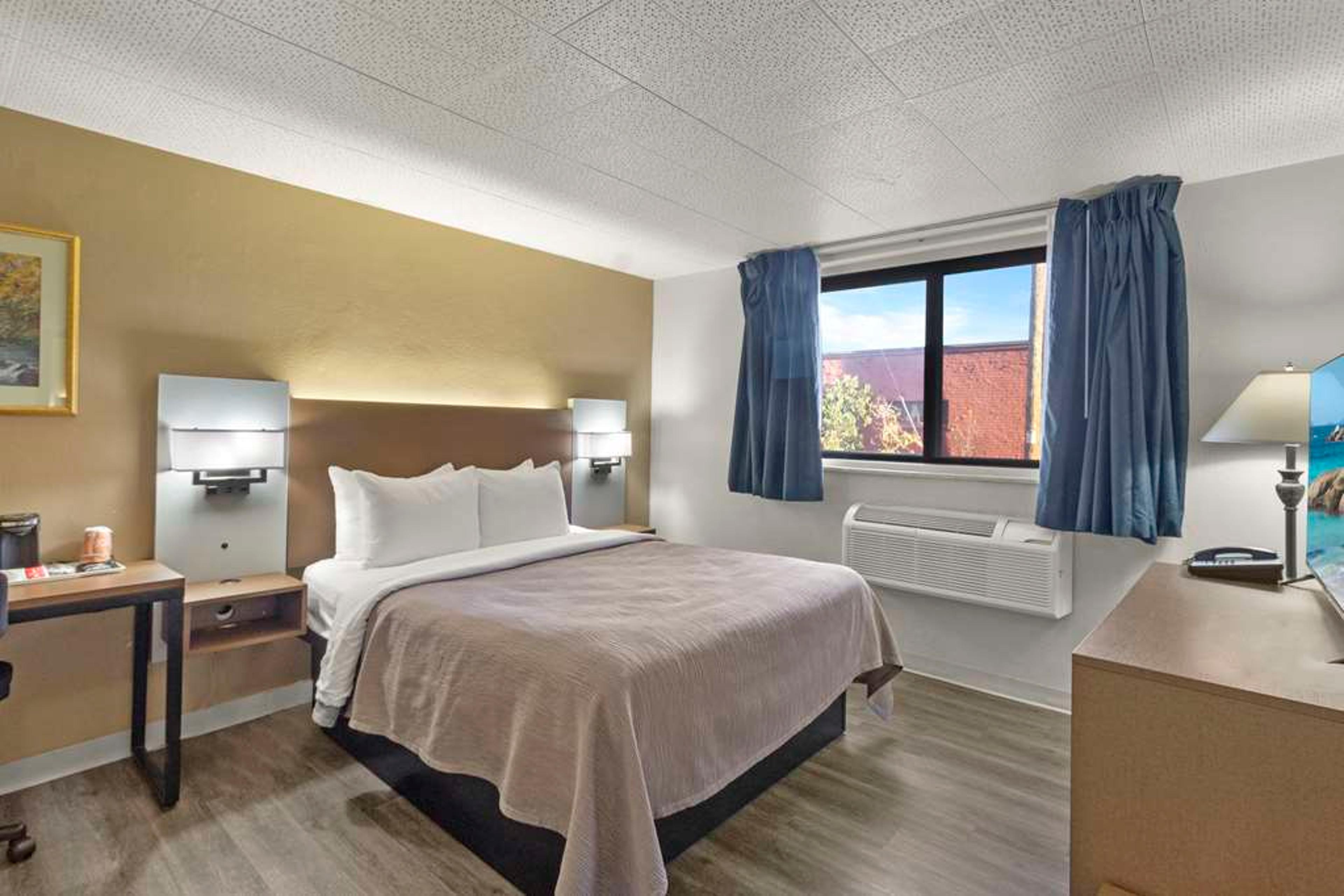QUALITY INN AND SUITES GREENBAY DOW
