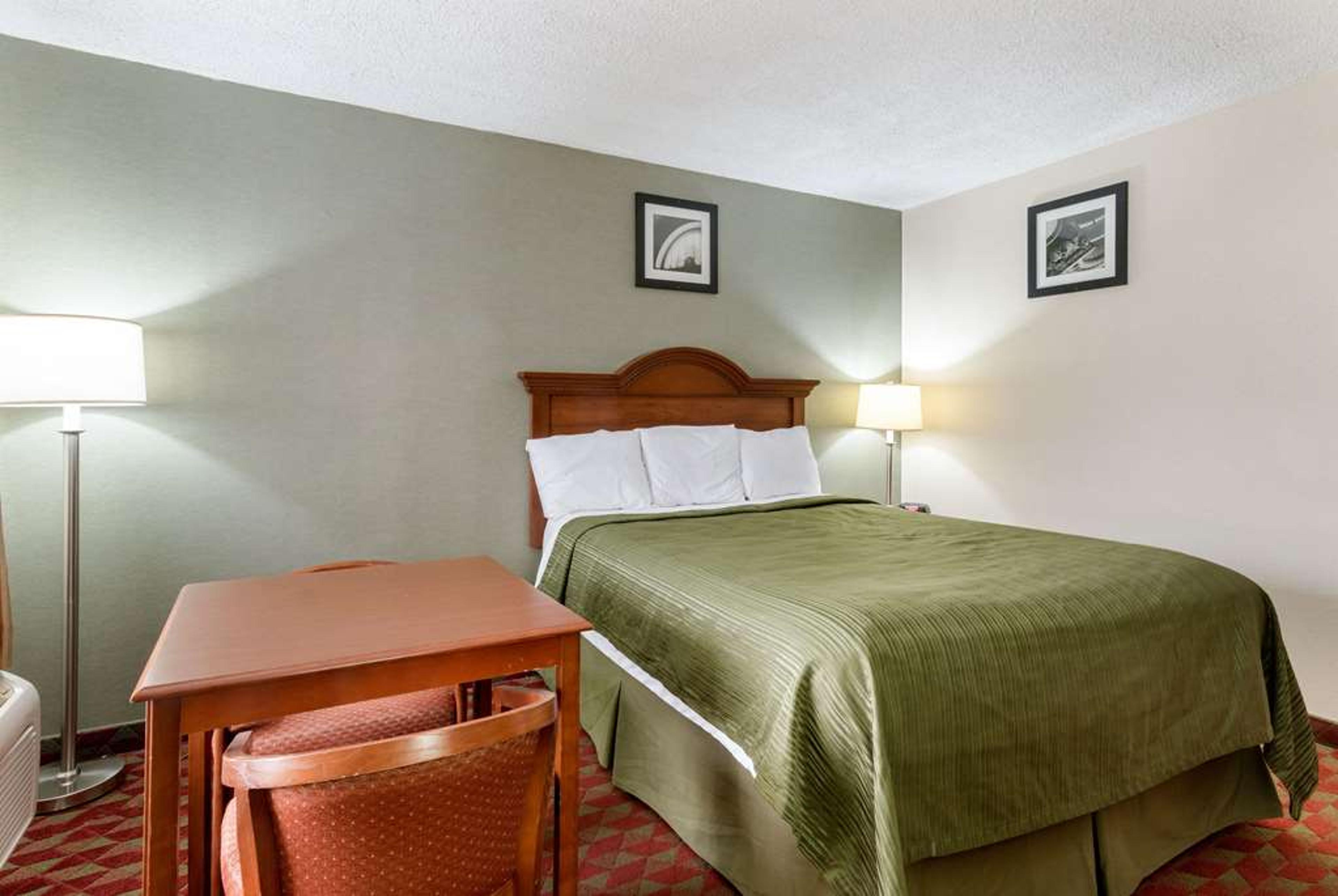 ECONO LODGE HUNTINGTON - BARBOURSVI