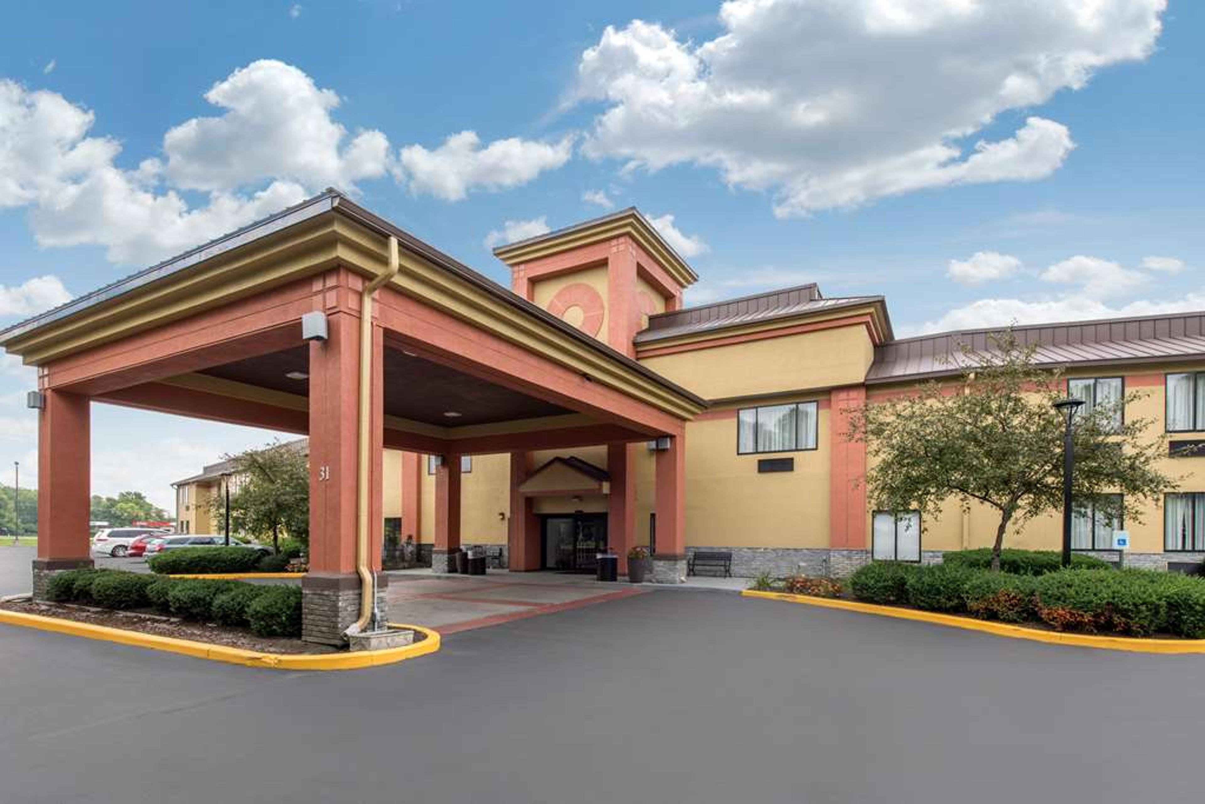 QUALITY INN AND SUITES BROWNSBURG -