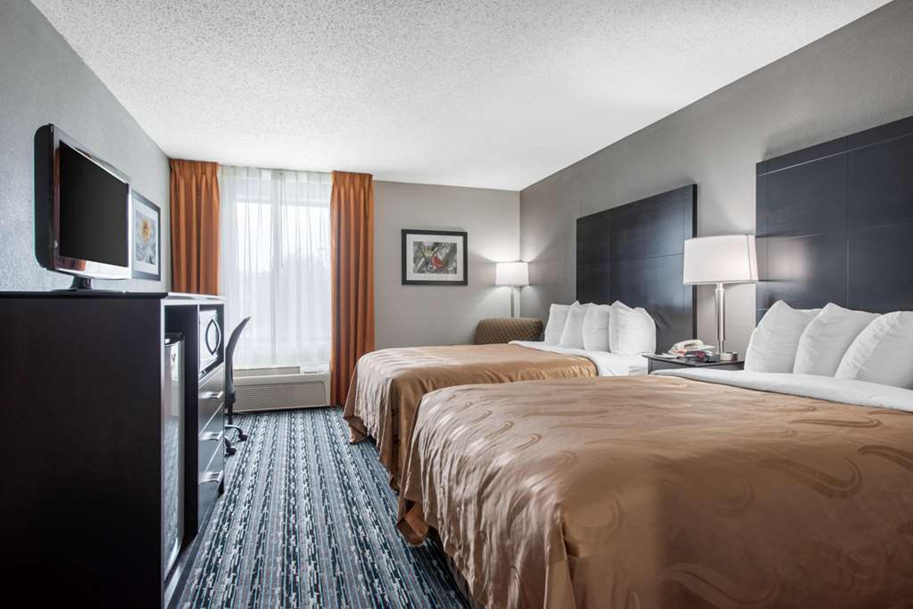 QUALITY INN AND SUITES BROWNSBURG -