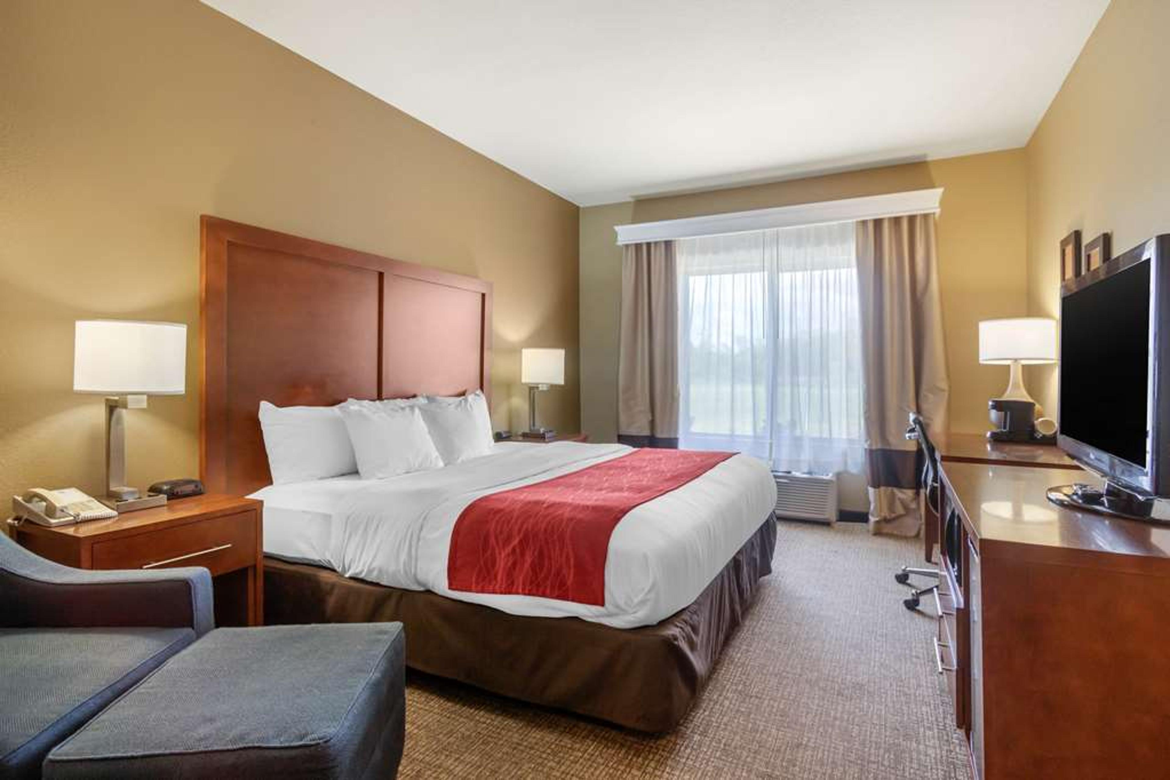 COMFORT INN AND SUITES
