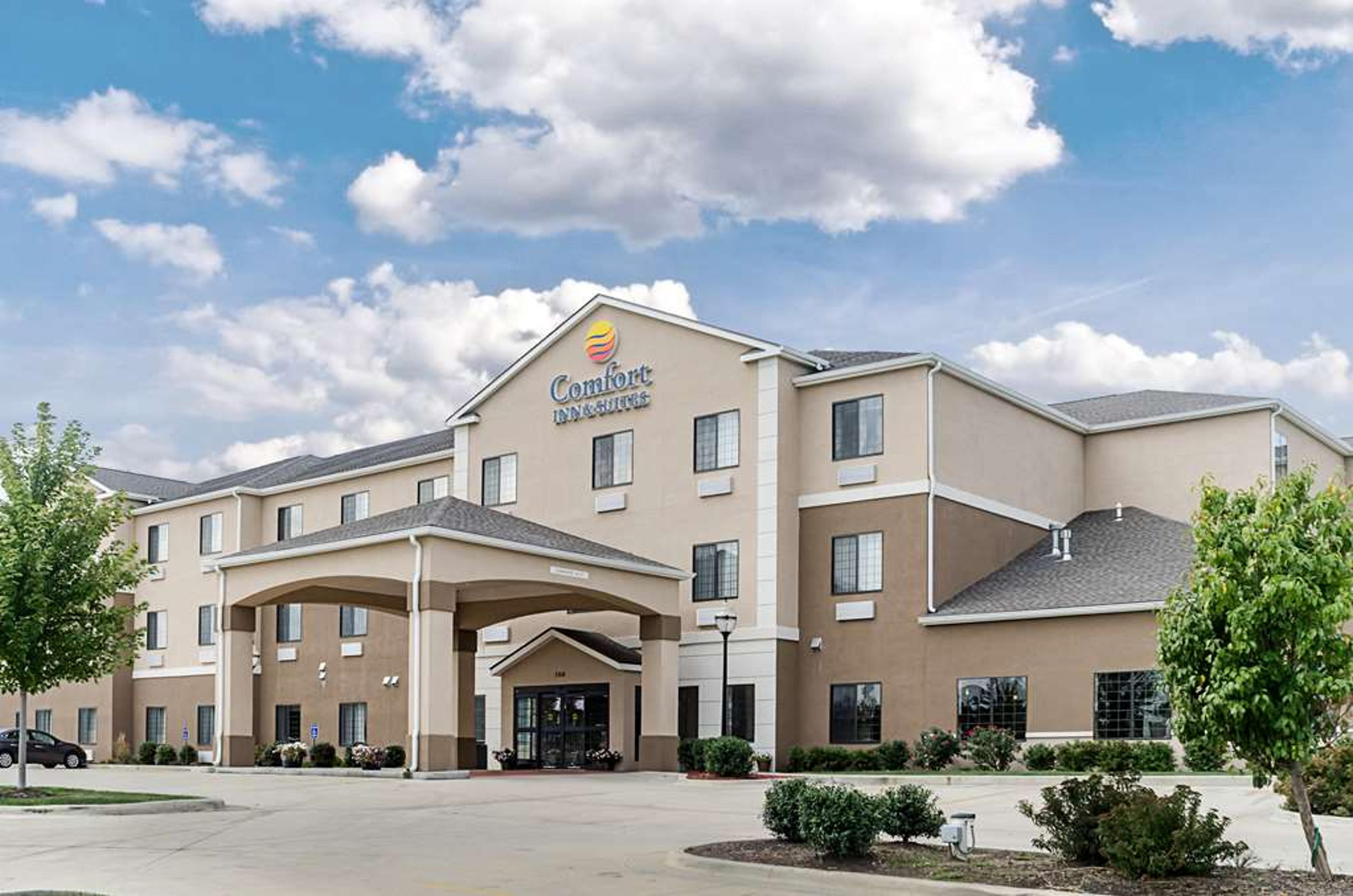 COMFORT INN & SUITES LAWRENCE - UNI