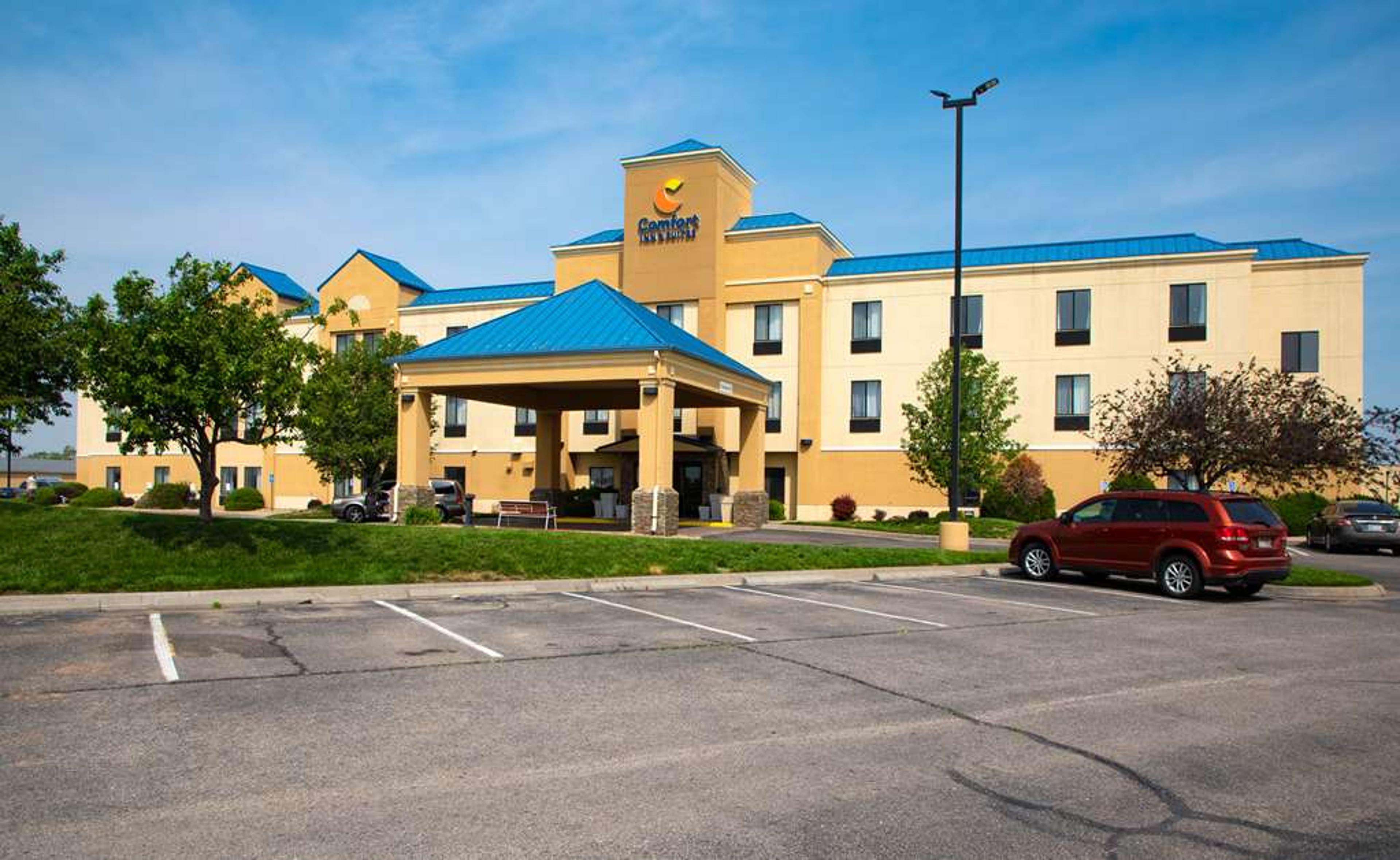 COMFORT INN AND SUITES HUTCHINSON