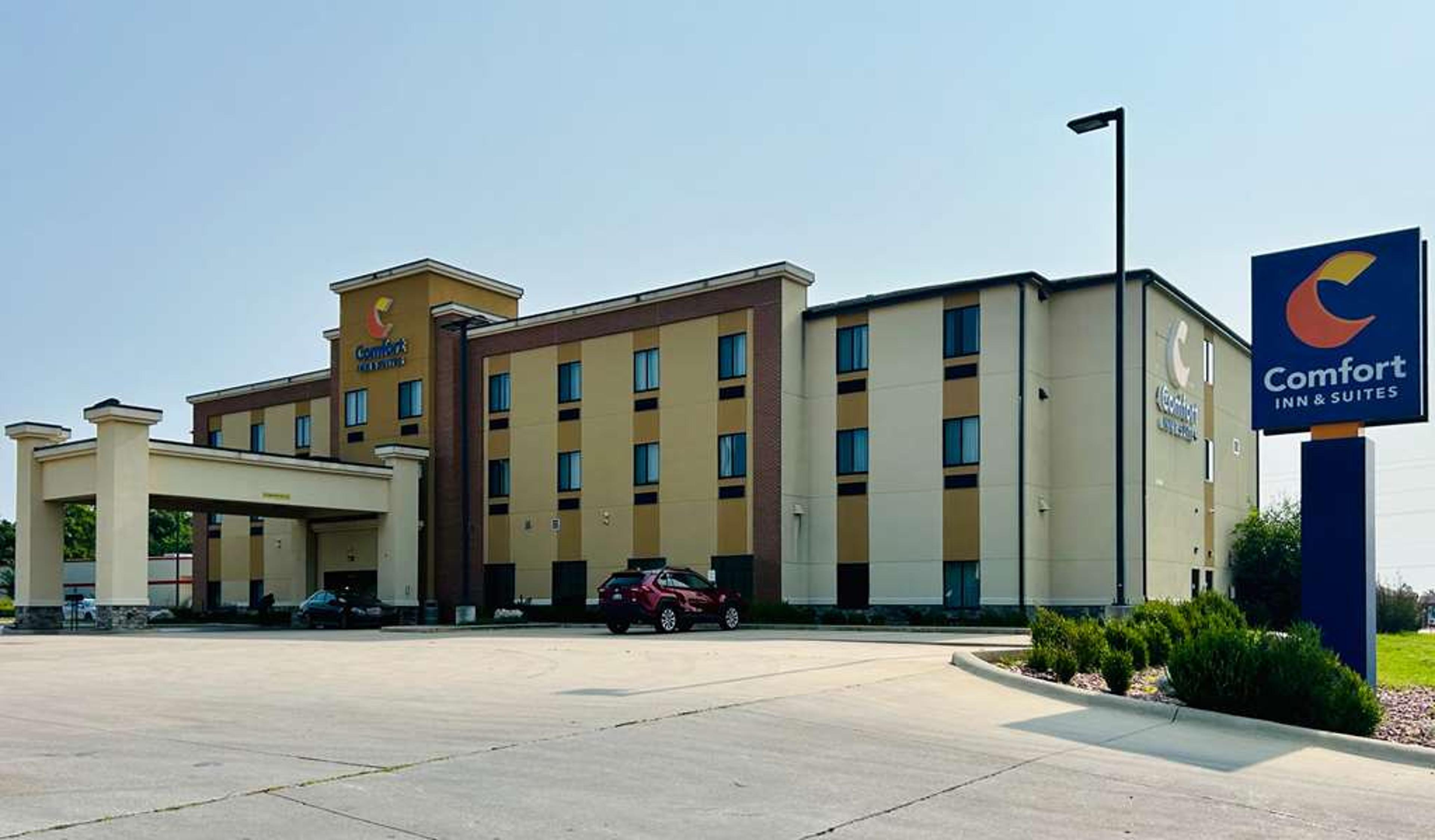 COMFORT INN AND SUITES INDEPENDENCE