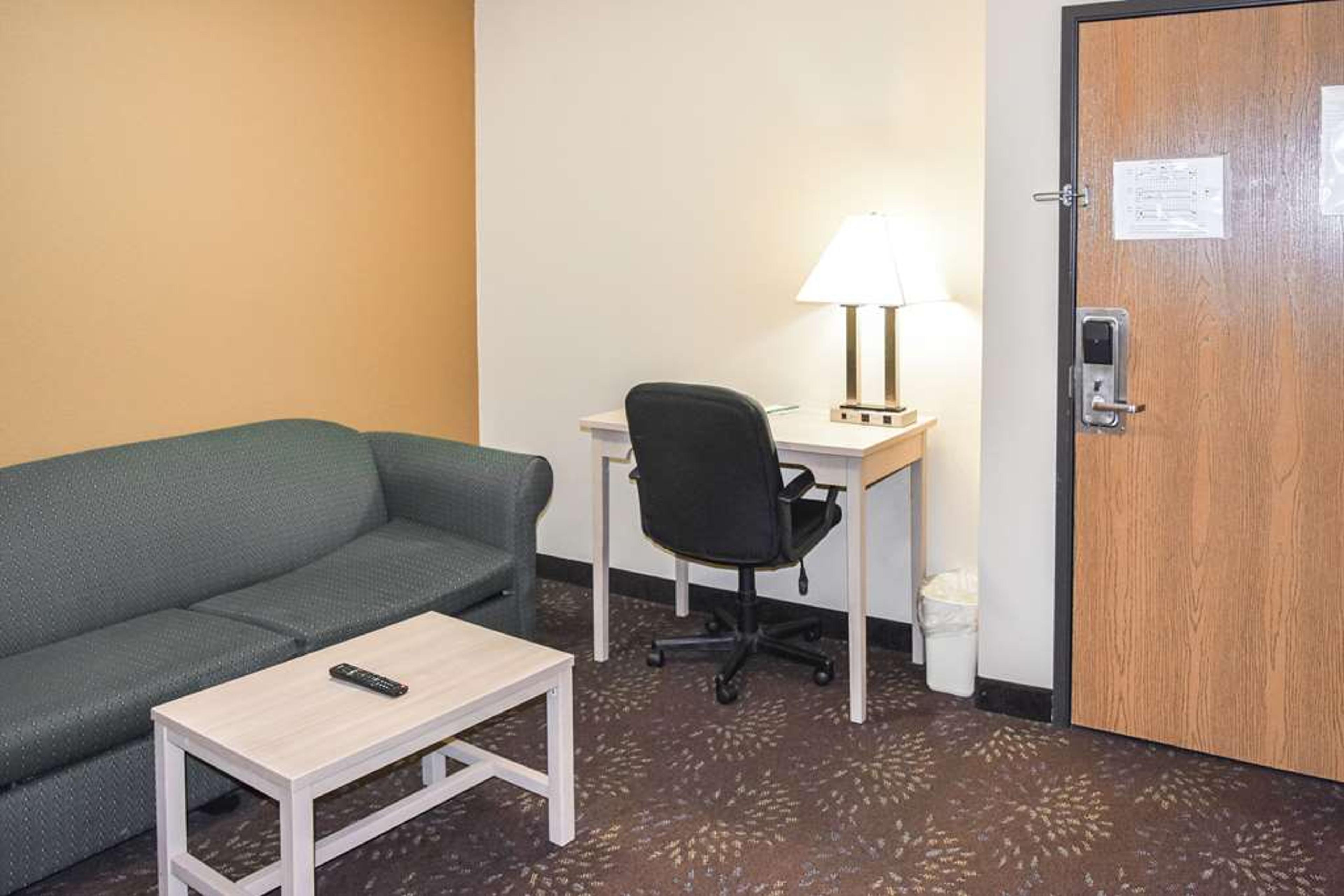 QUALITY INN AND SUITES BROOKS LOUIS