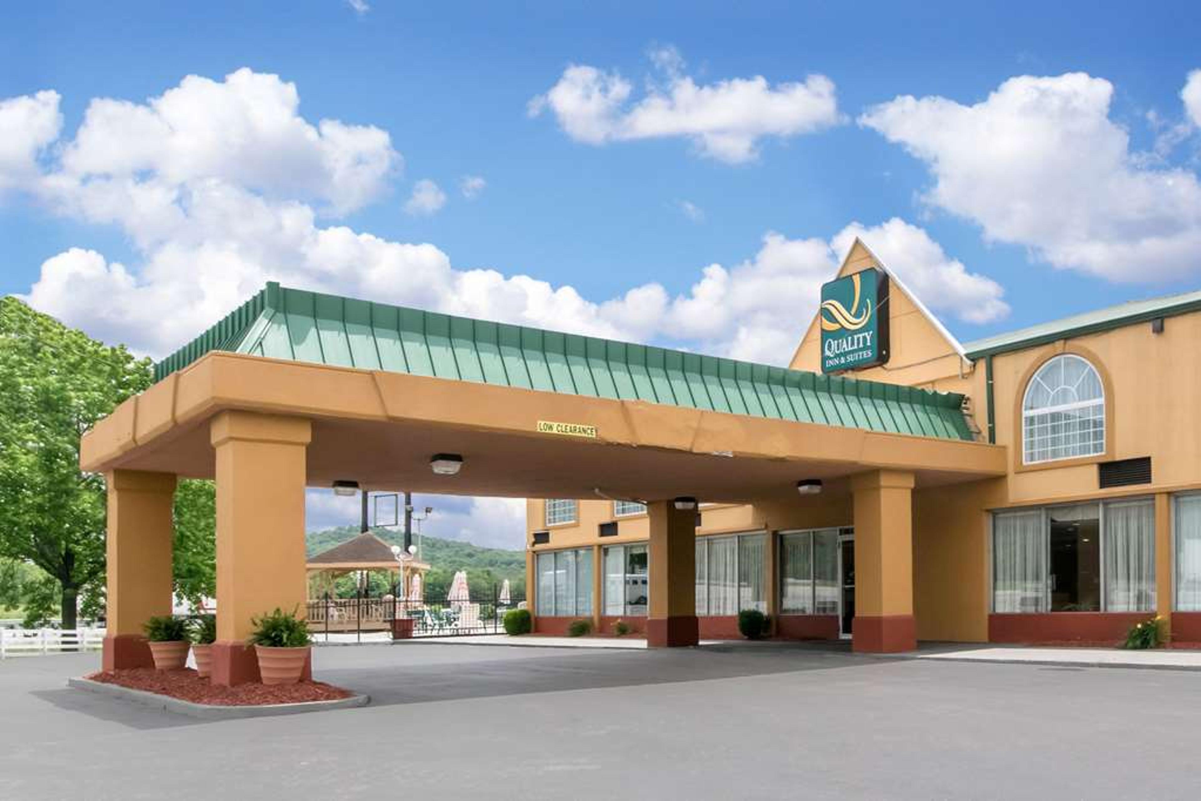 QUALITY INN & SUITES