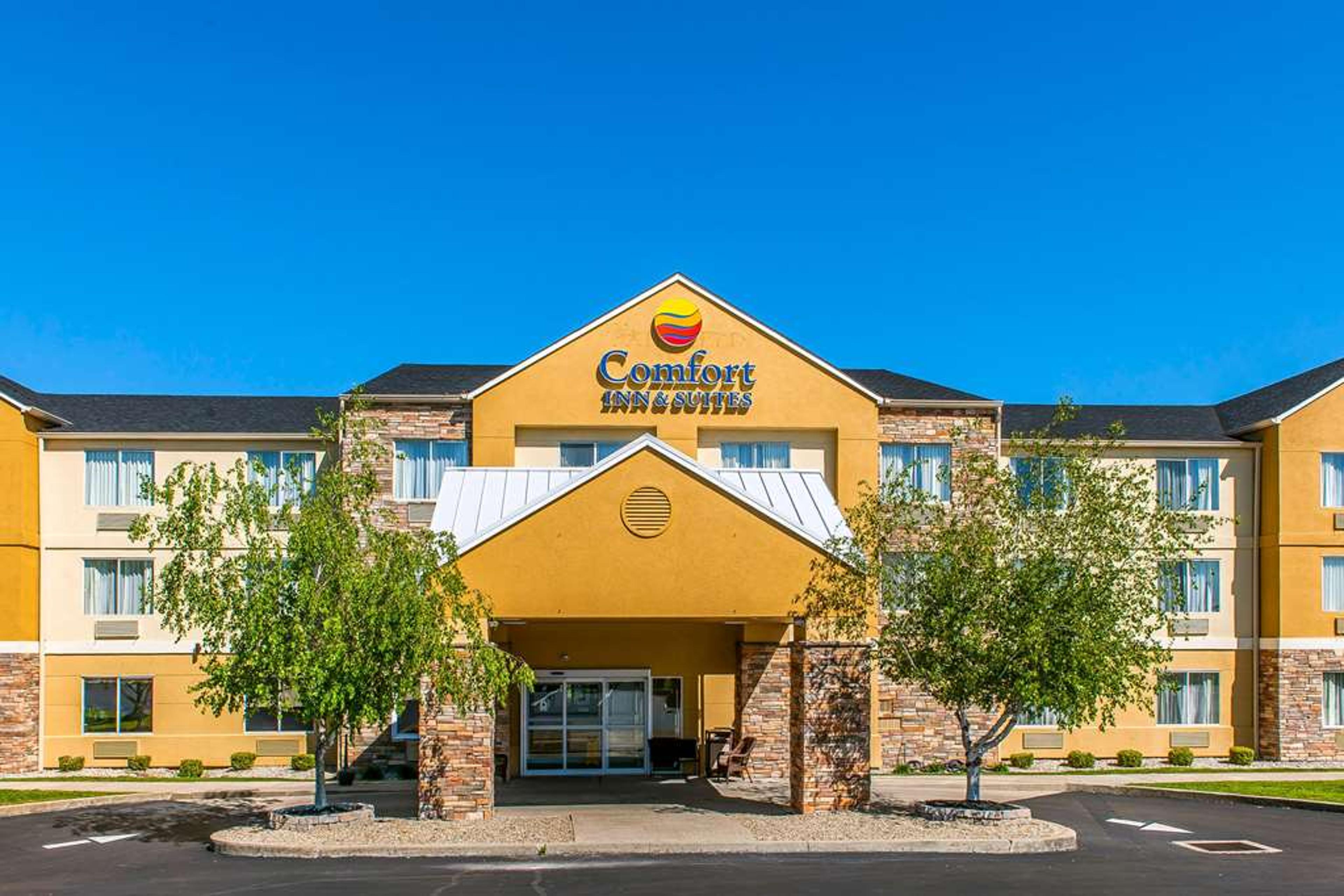 COMFORT INN AND SUITES MOUNT STERLI