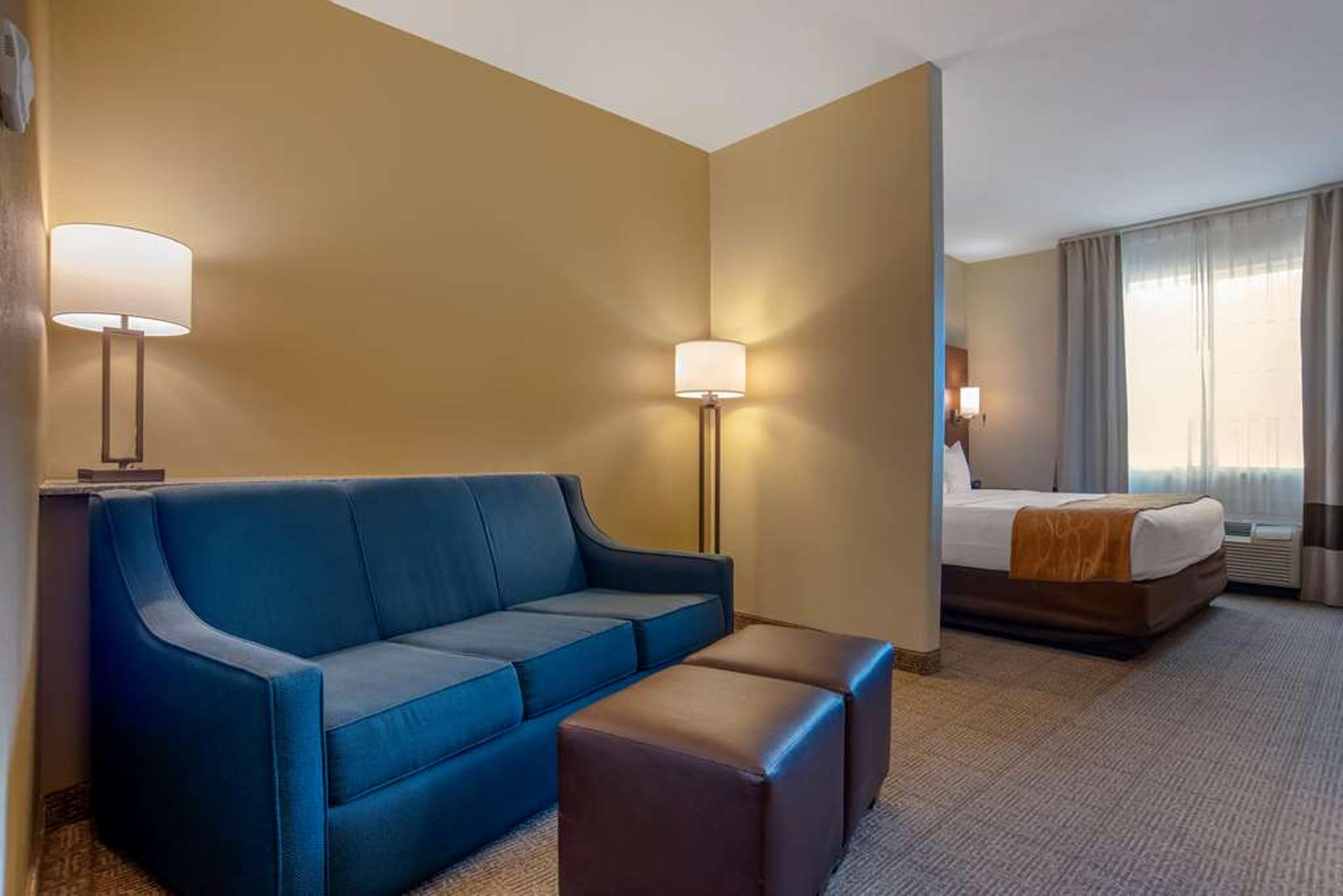 COMFORT SUITES