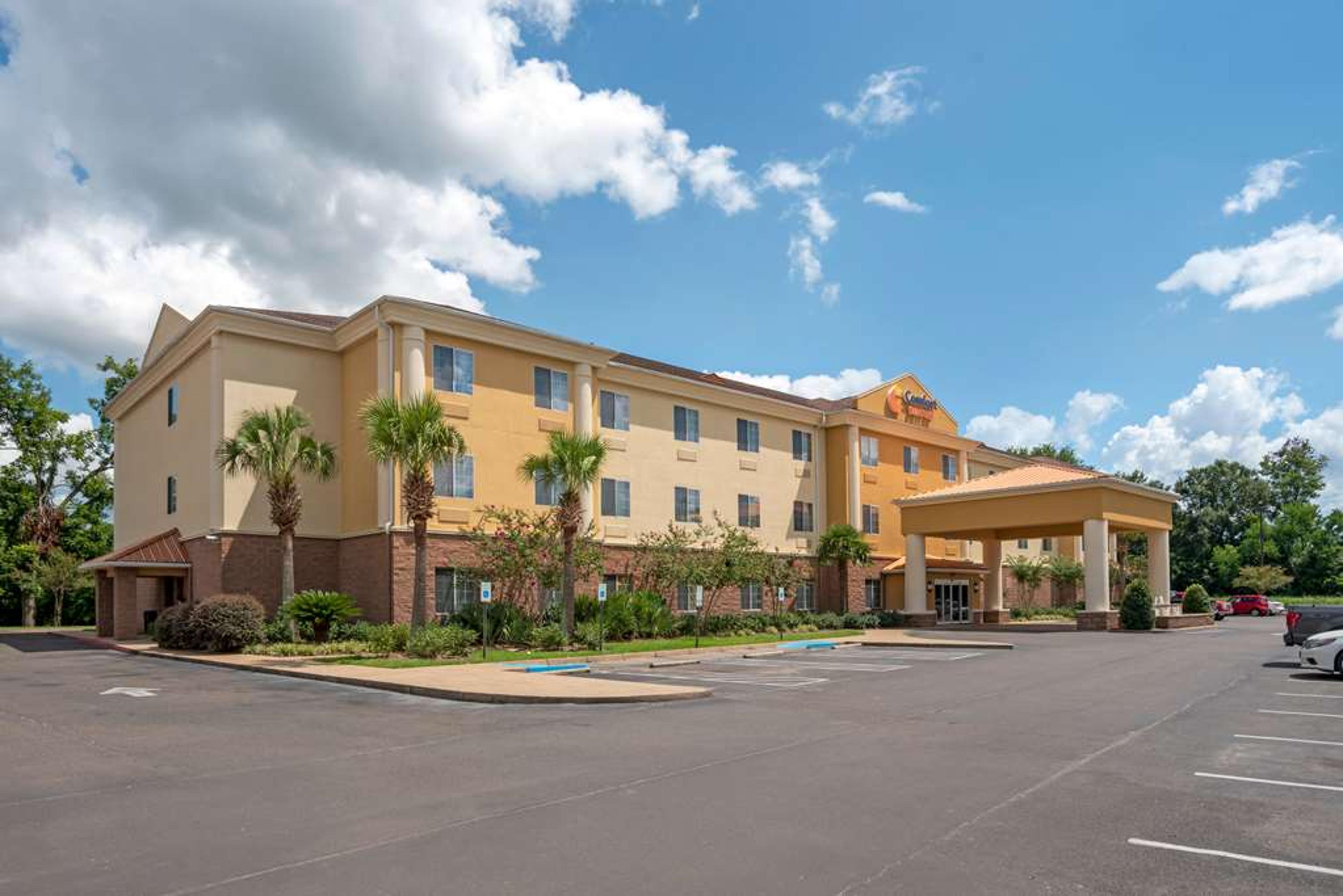 COMFORT SUITES