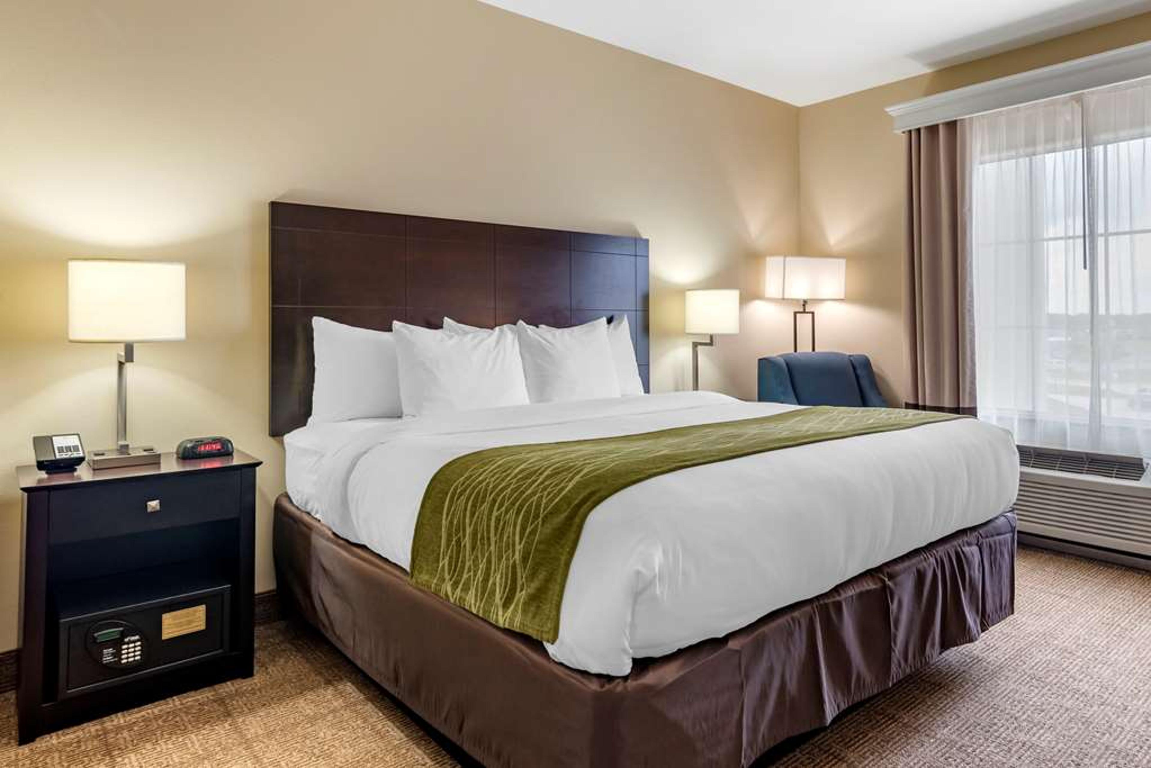 COMFORT INN AND SUITES SCOTT-WEST L
