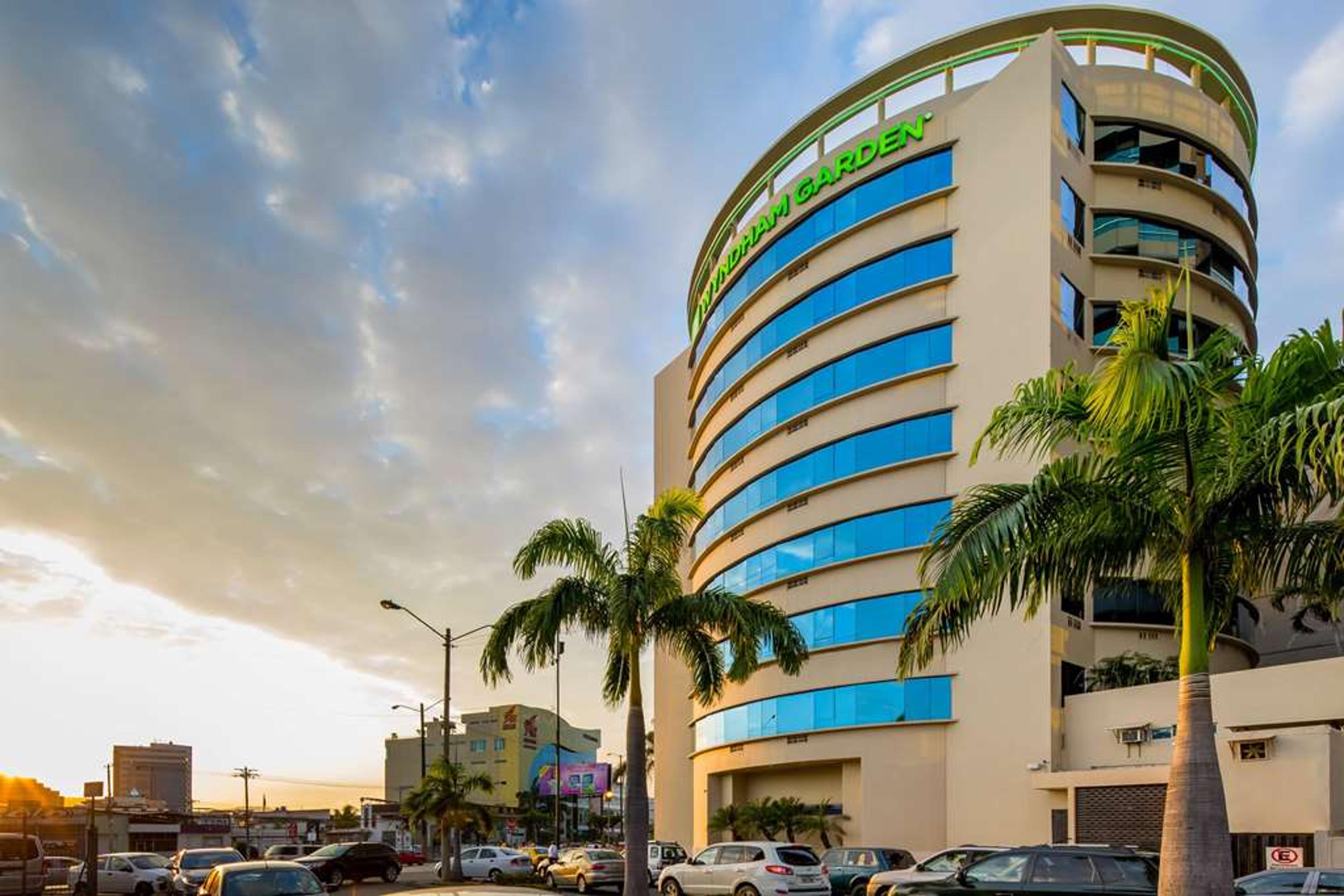 HOWARD JOHNSON HOTEL GUAYAQUIL