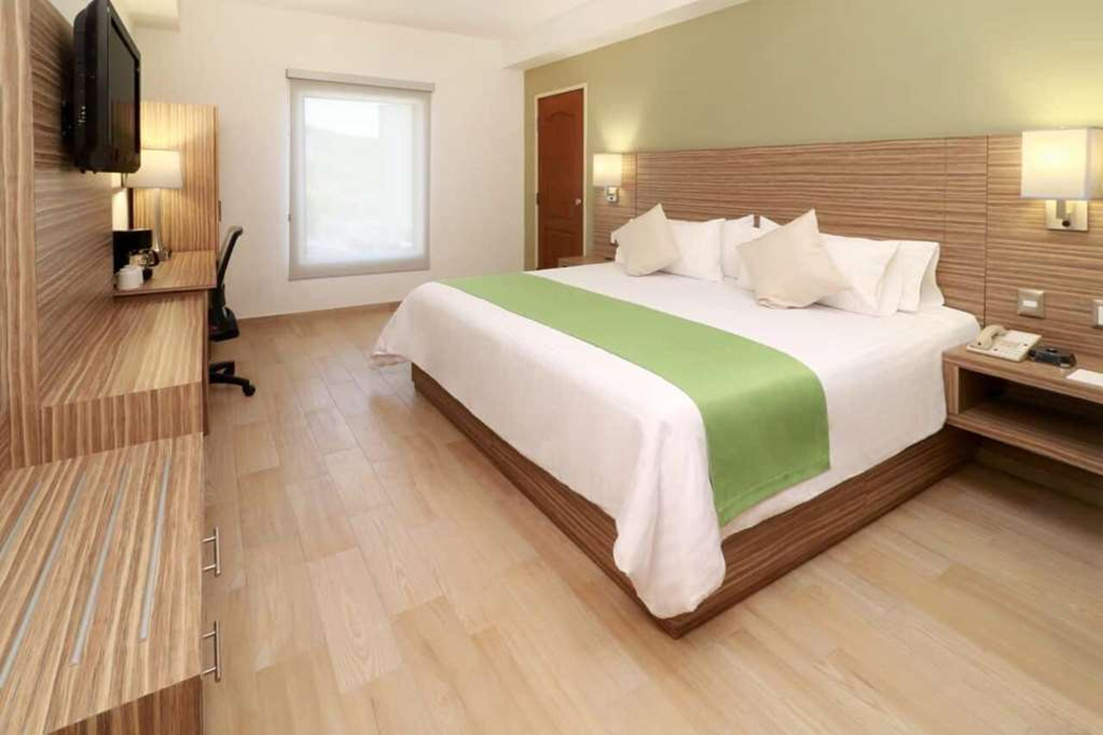 WYNDHAM GARDEN MONTERREY VALLE REAL