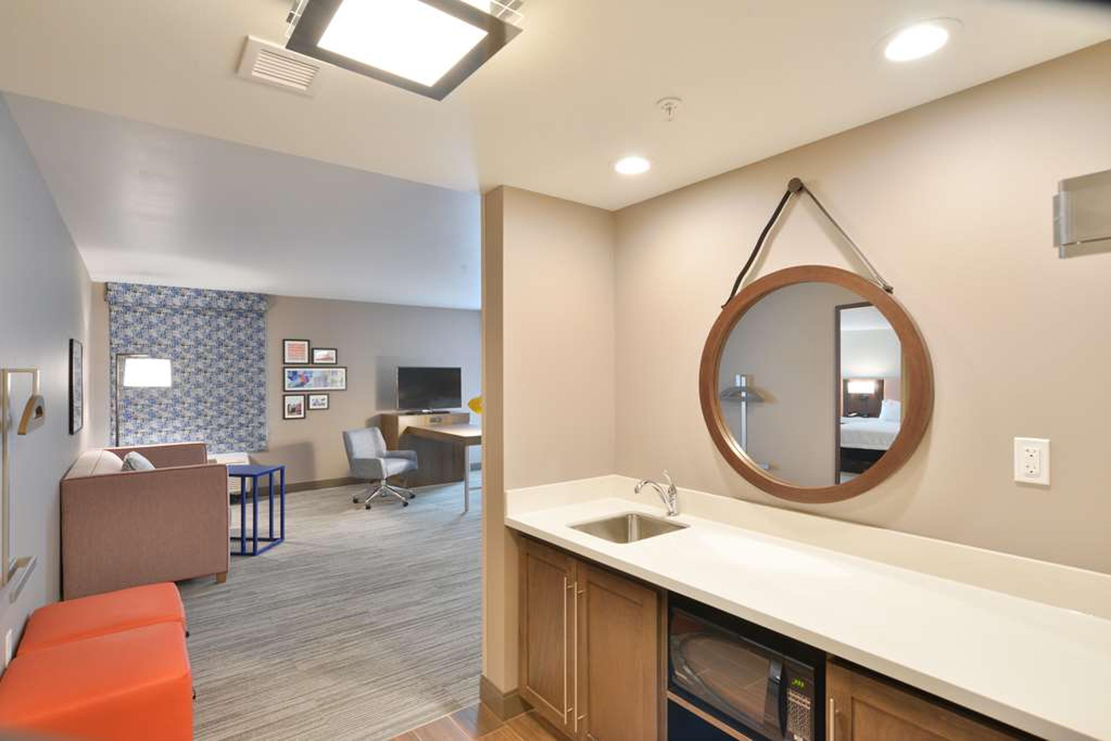 HAMPTON INN AND SUITES MENOMONIE