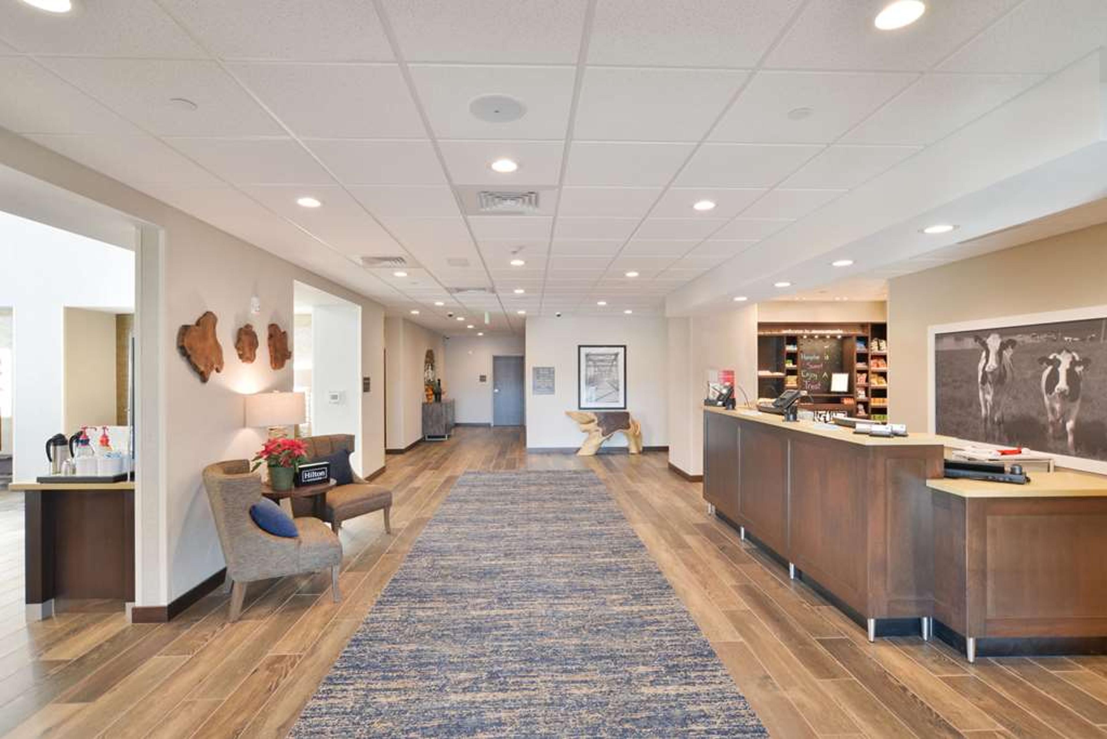 HAMPTON INN AND SUITES MENOMONIE