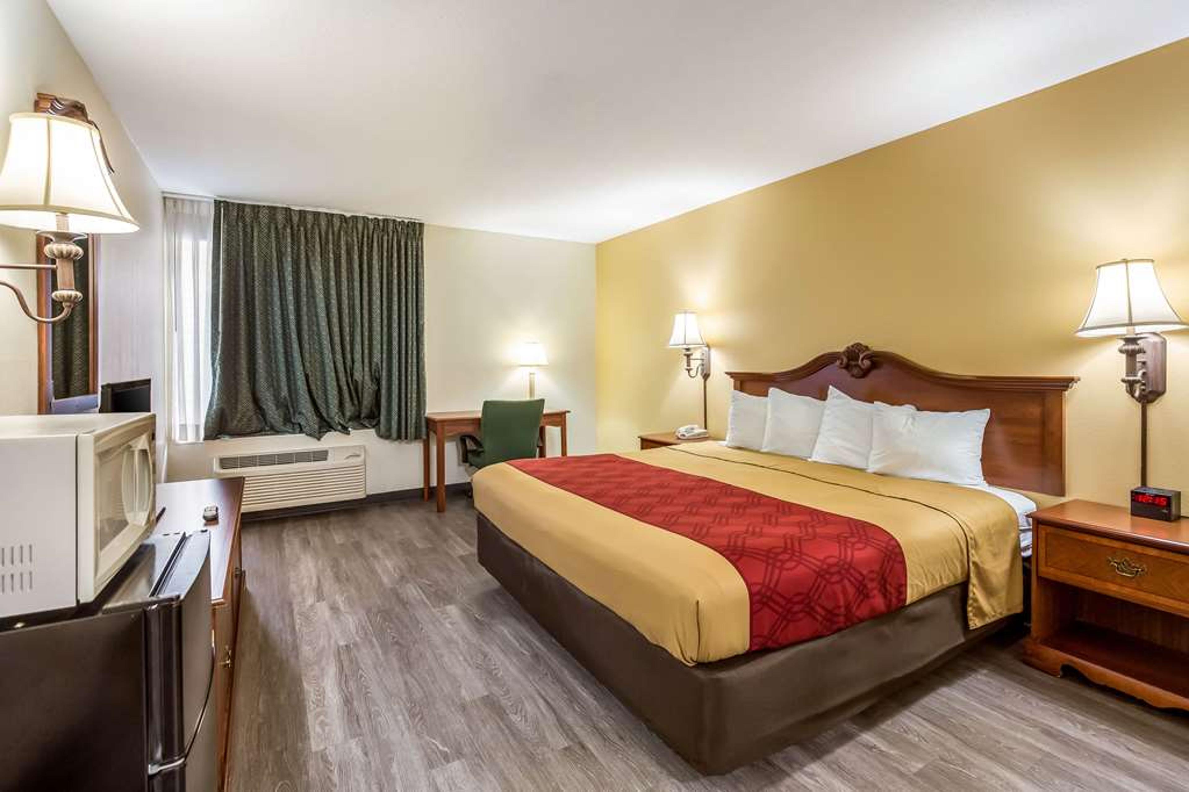 ECONO LODGE INN AND SUITES FAIRVIEW