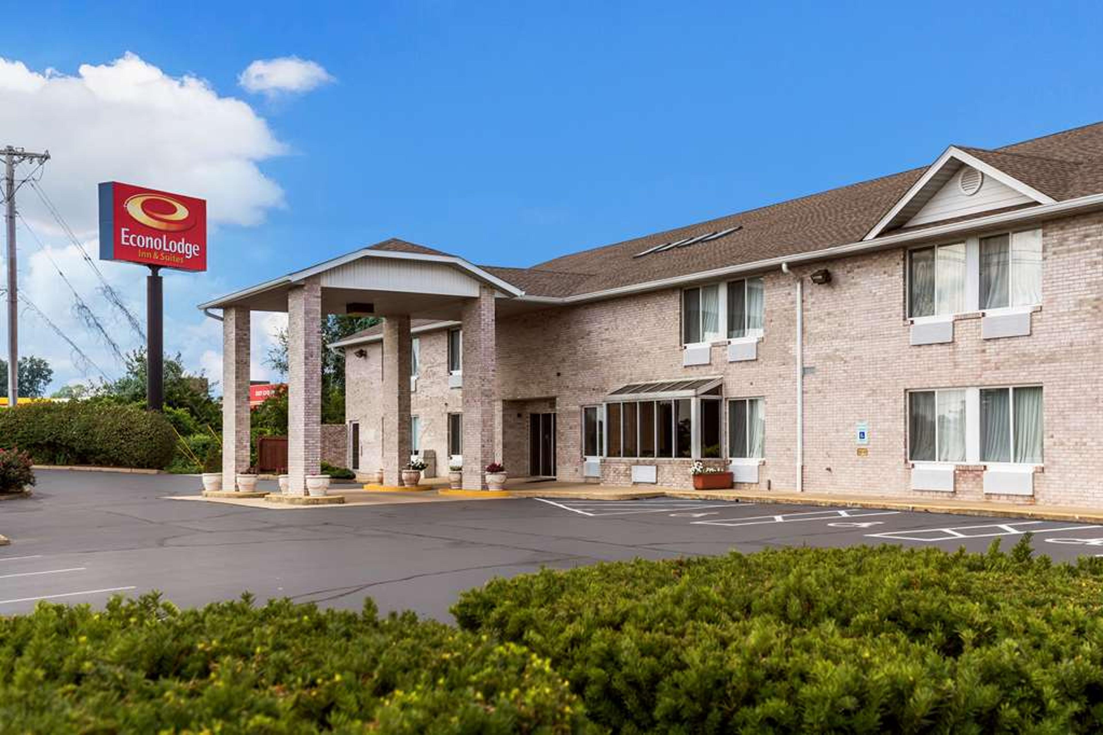 ECONO LODGE INN AND SUITES FAIRVIEW