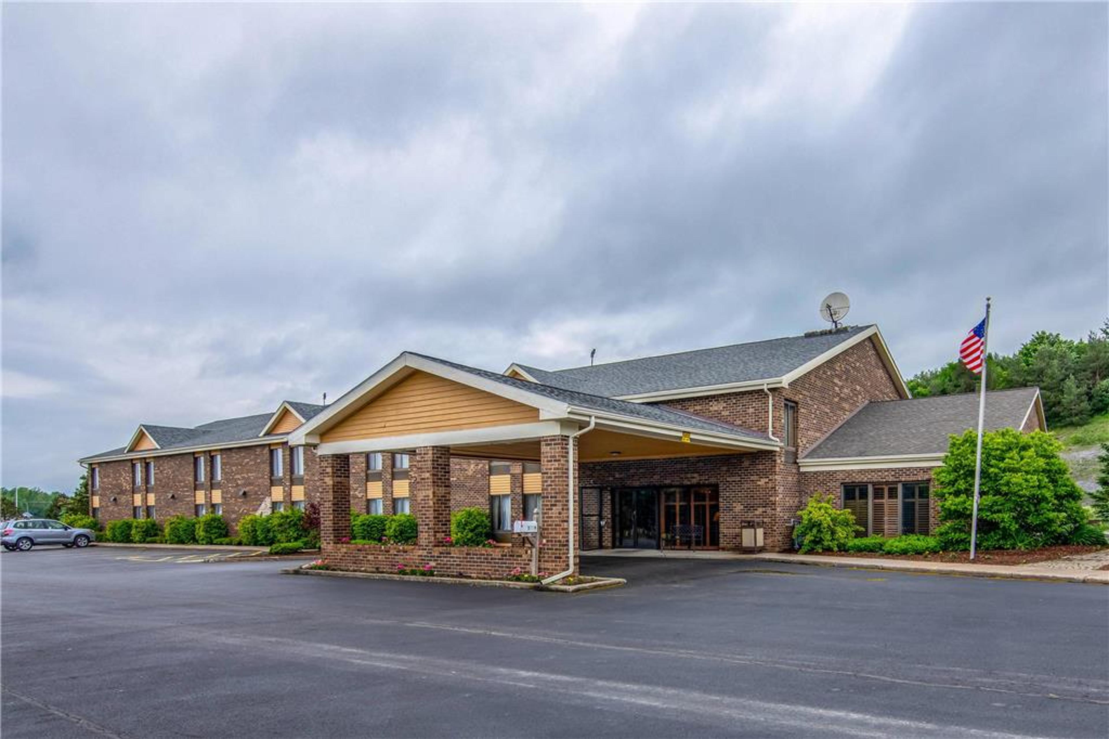 QUALITY INN TULLY I-81