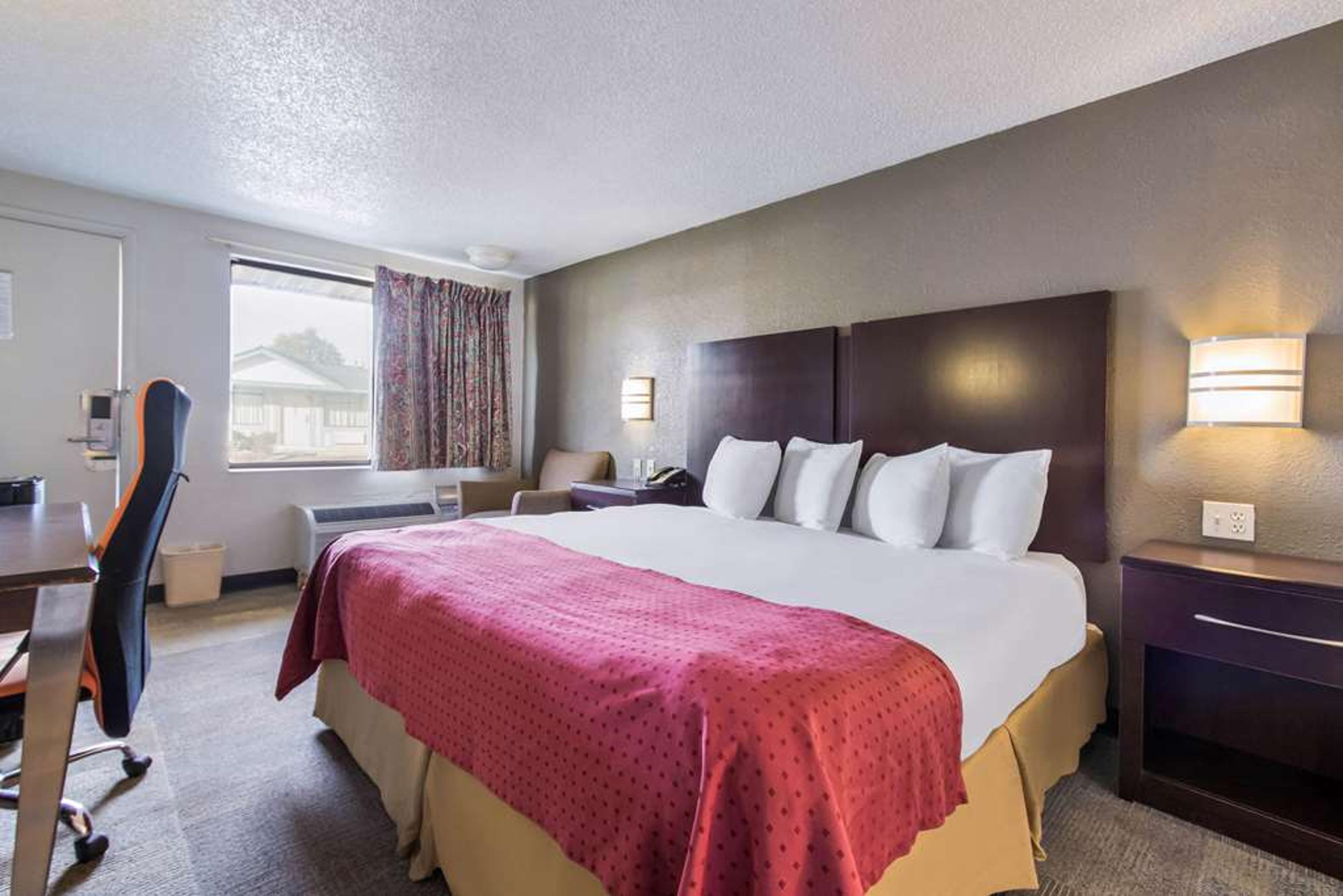 RODEWAY INN NEAR HALL OF FAME