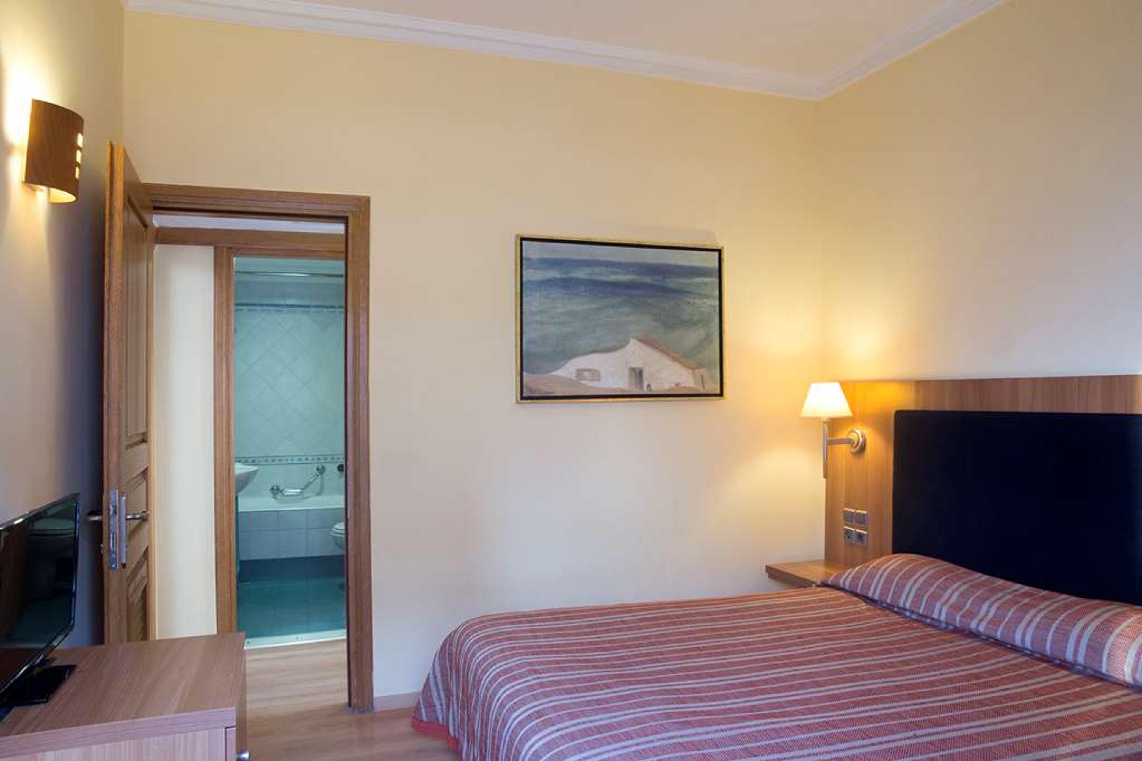 RAMADA BY WYNDHAM ATTICA RIVIERA