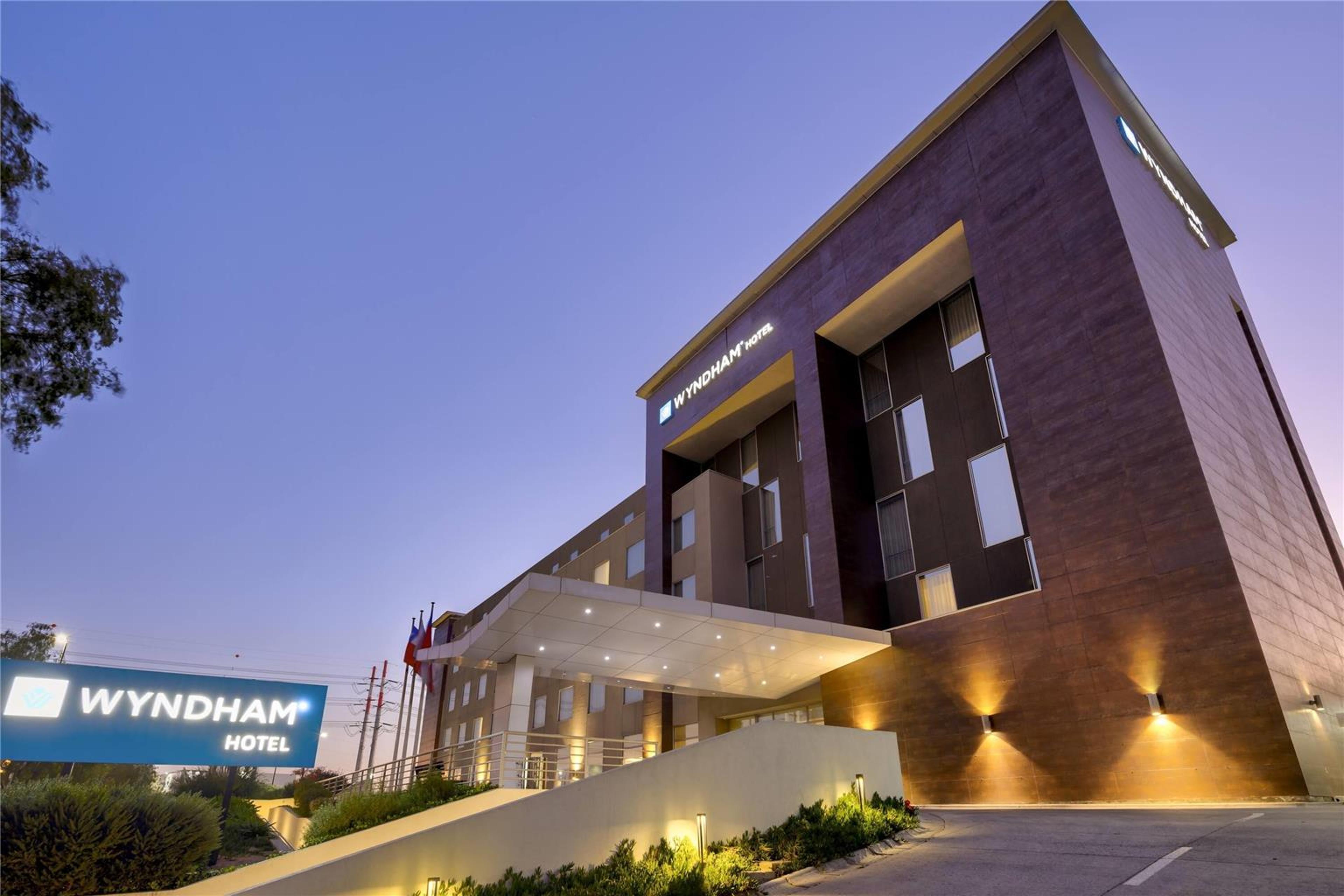 WYNDHAM SANTIAGO AEROPUERTO